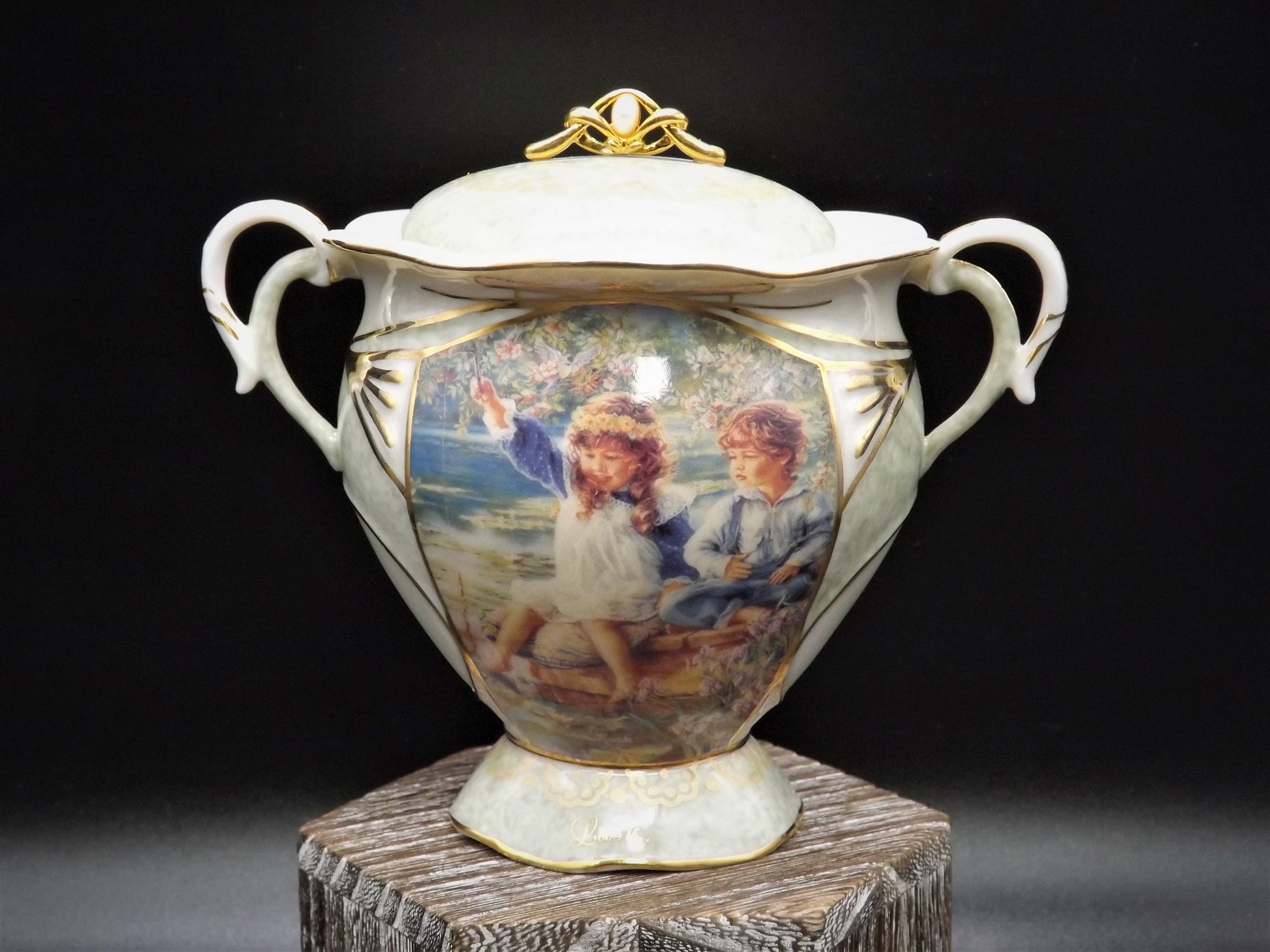 Vintage Ardleigh Elliot "Love Is" Music Box. Third issue from the Walking in Faith Series, Plays Greatest love of all. LE 590. With COA.