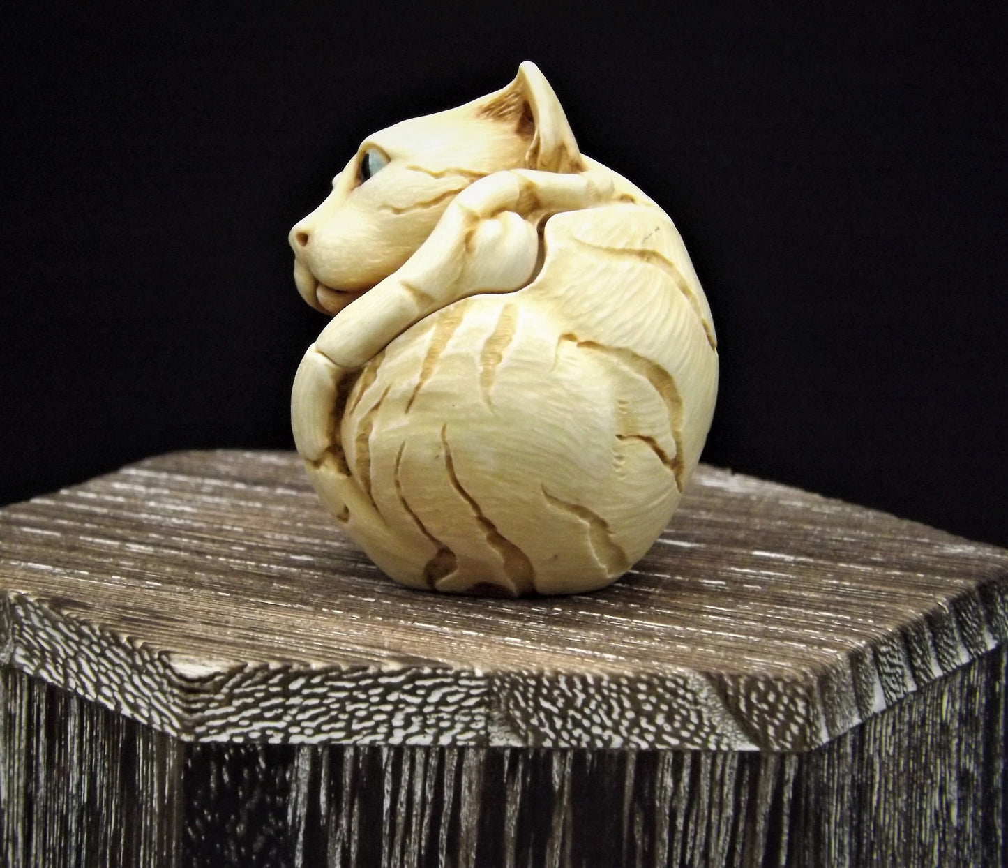 Harmony Kingdom Roly Poly 'Homer' Cat Figurine - Canadian Collectible Show Edition