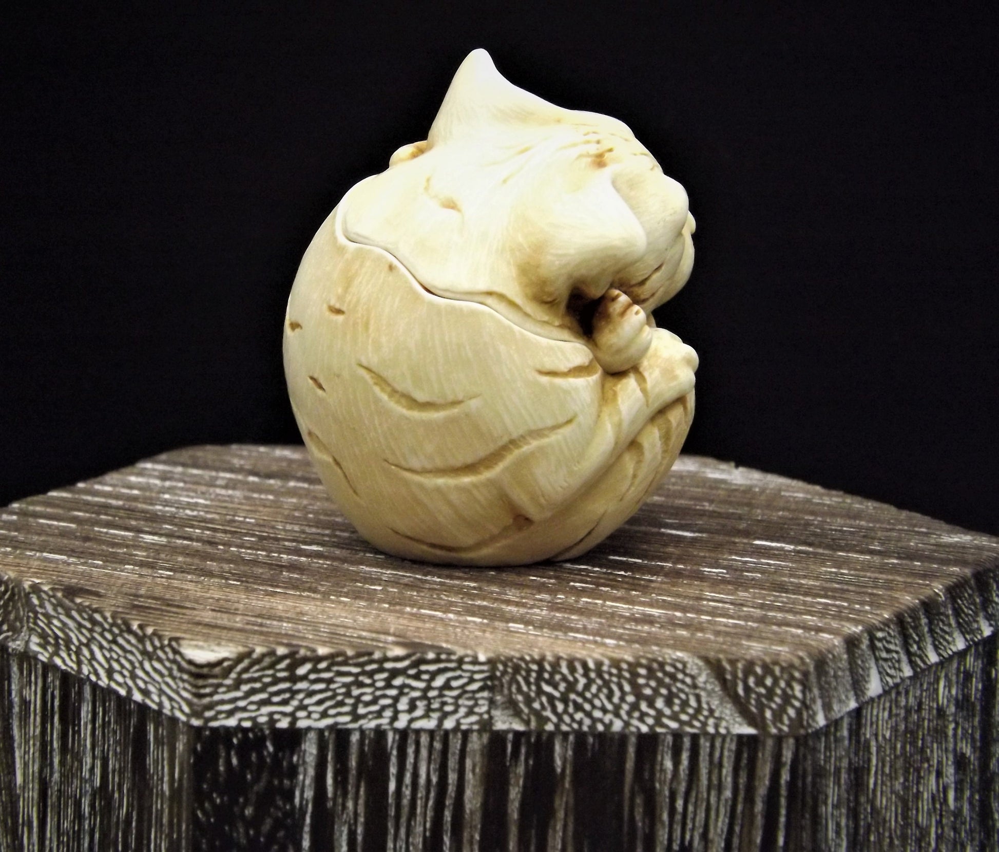 Harmony Kingdom Roly Poly 'Homer' Cat Figurine - Canadian Collectible Show Edition