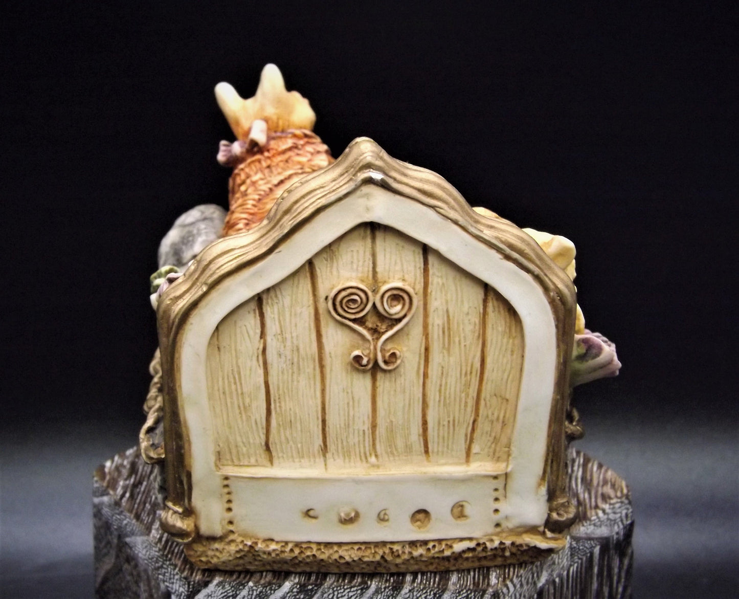 Harmony Kingdom Clair De Lune "Beauregard and Baby's Bed" Treasure jest.