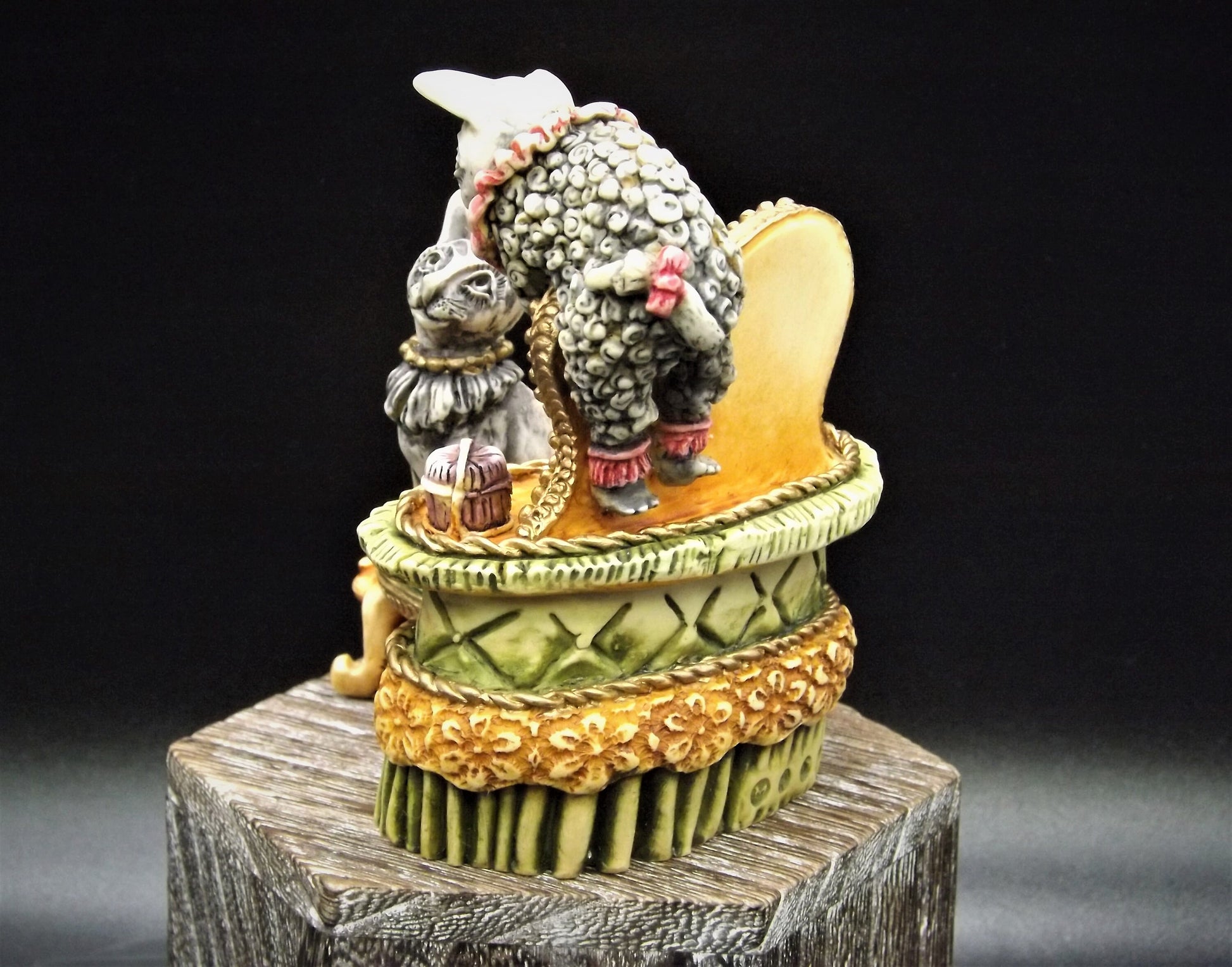 Harmony Kingdom Clair De Lune: Vix, Verne & Velvet's Vanity Treasure Jest