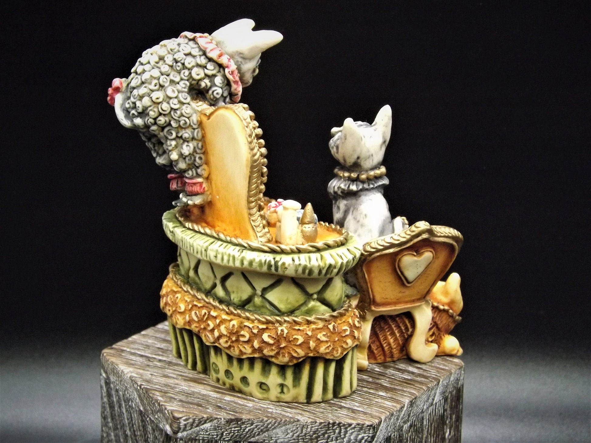 Harmony Kingdom Clair De Lune: Vix, Verne & Velvet's Vanity Treasure Jest