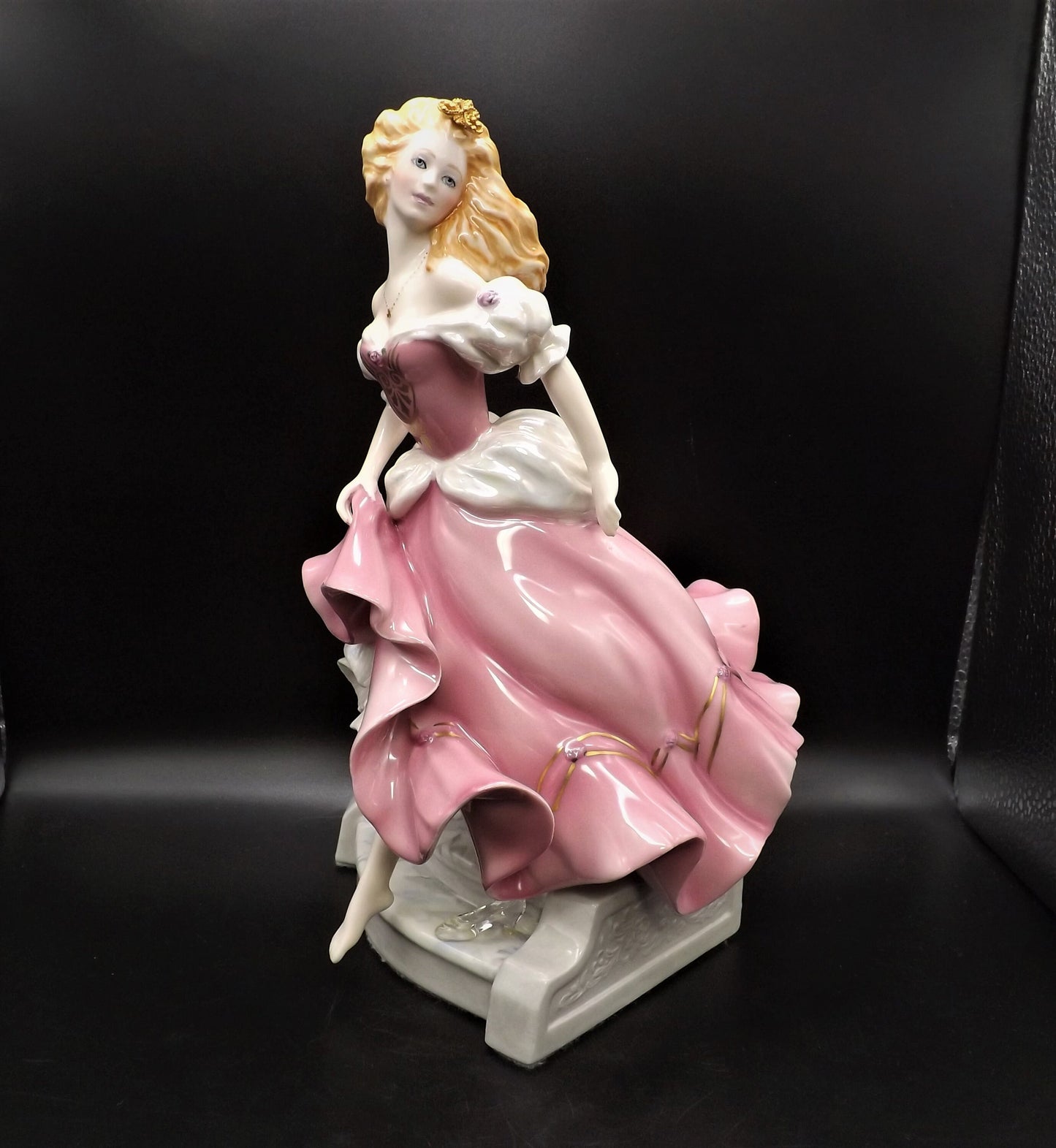 Closeout sale! Vintage 1988 Cinderella Franklin Mint Disney Porcelain Figurine designed by Gerda Neubacher. Exceptional condition.