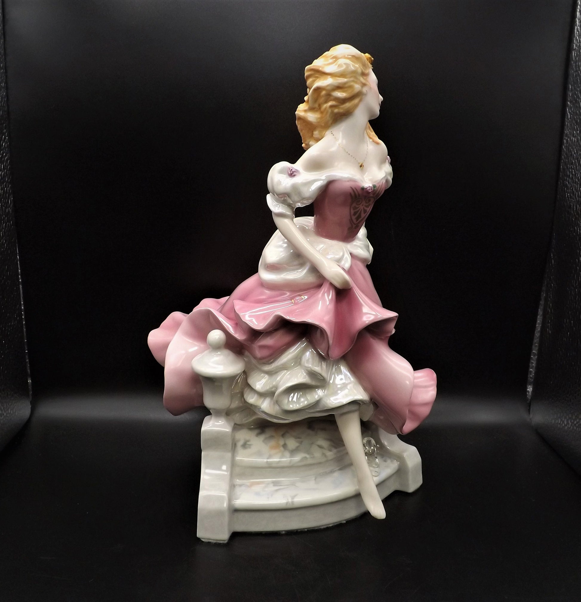 Closeout sale! Vintage 1988 Cinderella Franklin Mint Disney Porcelain Figurine designed by Gerda Neubacher. Exceptional condition.