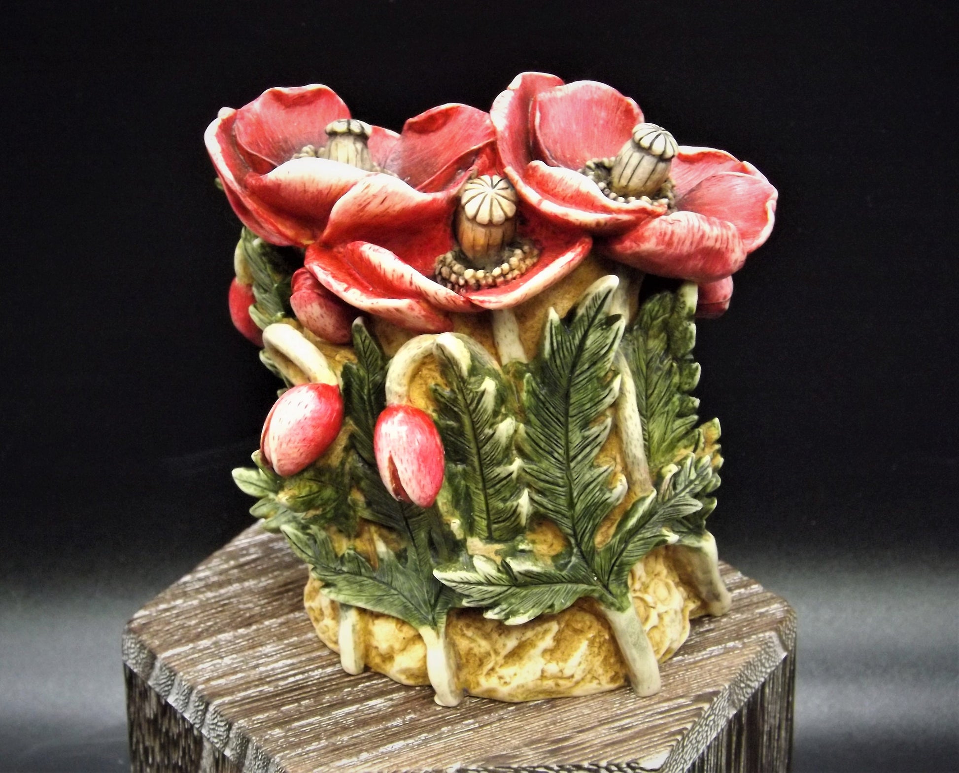 Retired Harmony Kingdom Poppy Figurine: Lord Byron's Harmony Garden, 1999