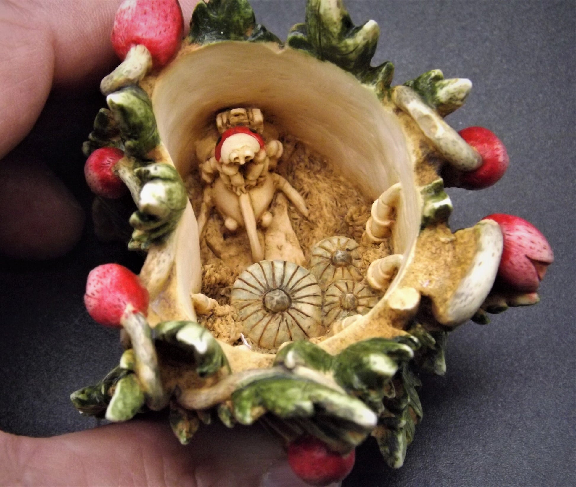 Retired Harmony Kingdom Poppy Figurine: Lord Byron's Harmony Garden, 1999