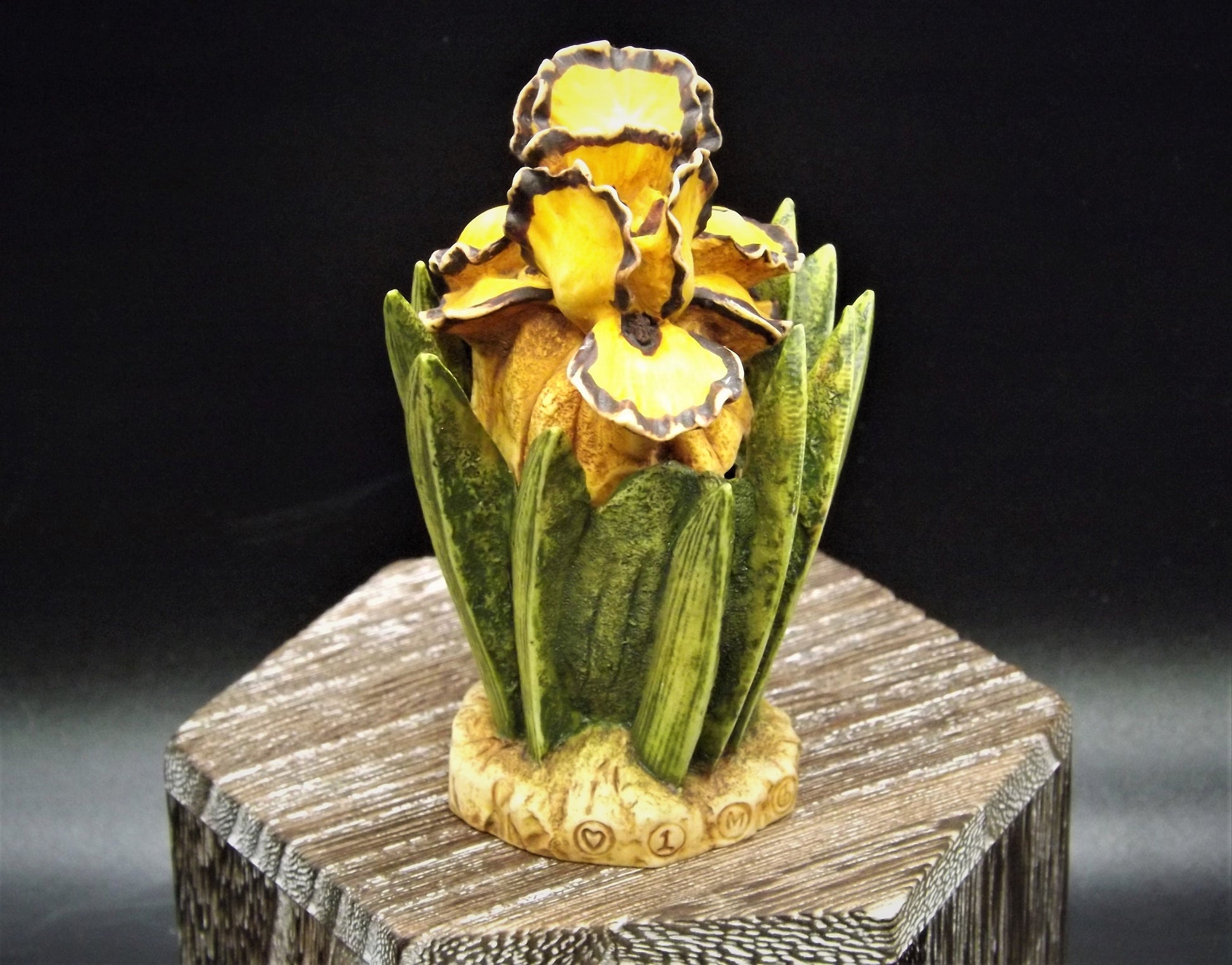 Retired 1998 Harmony Kingdom, Harmony Garden "Iris'" Jest Figurine HGIR no original box. Excellent condition.