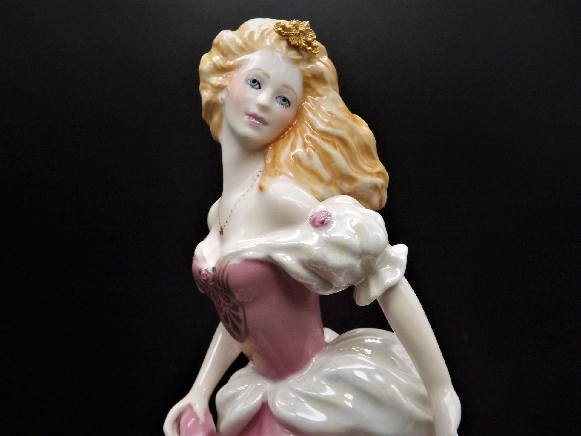 Closeout sale! Vintage 1988 Cinderella Franklin Mint Disney Porcelain Figurine designed by Gerda Neubacher. Exceptional condition.