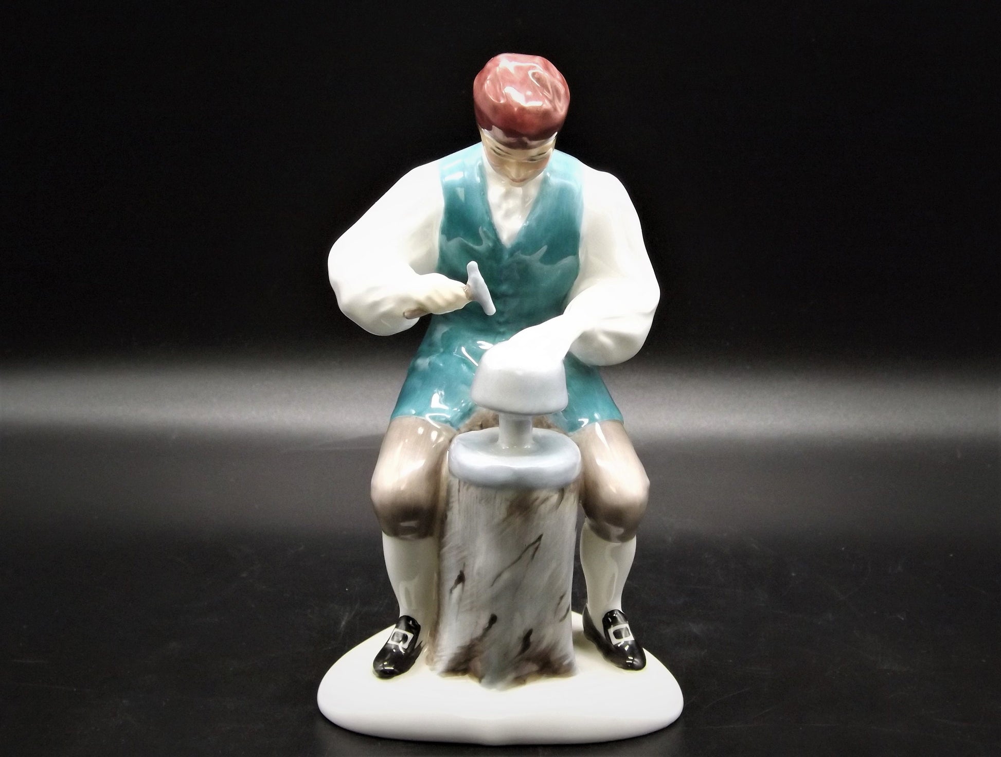 Vintage Royal Doulton Silversmith Figurine: Williamsburg HN2208