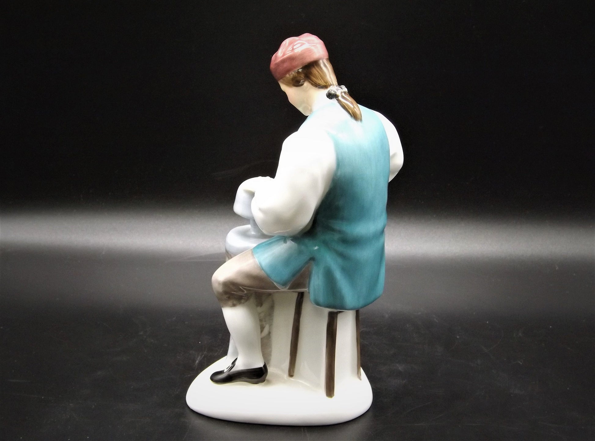 Vintage Royal Doulton Silversmith Figurine: Williamsburg HN2208