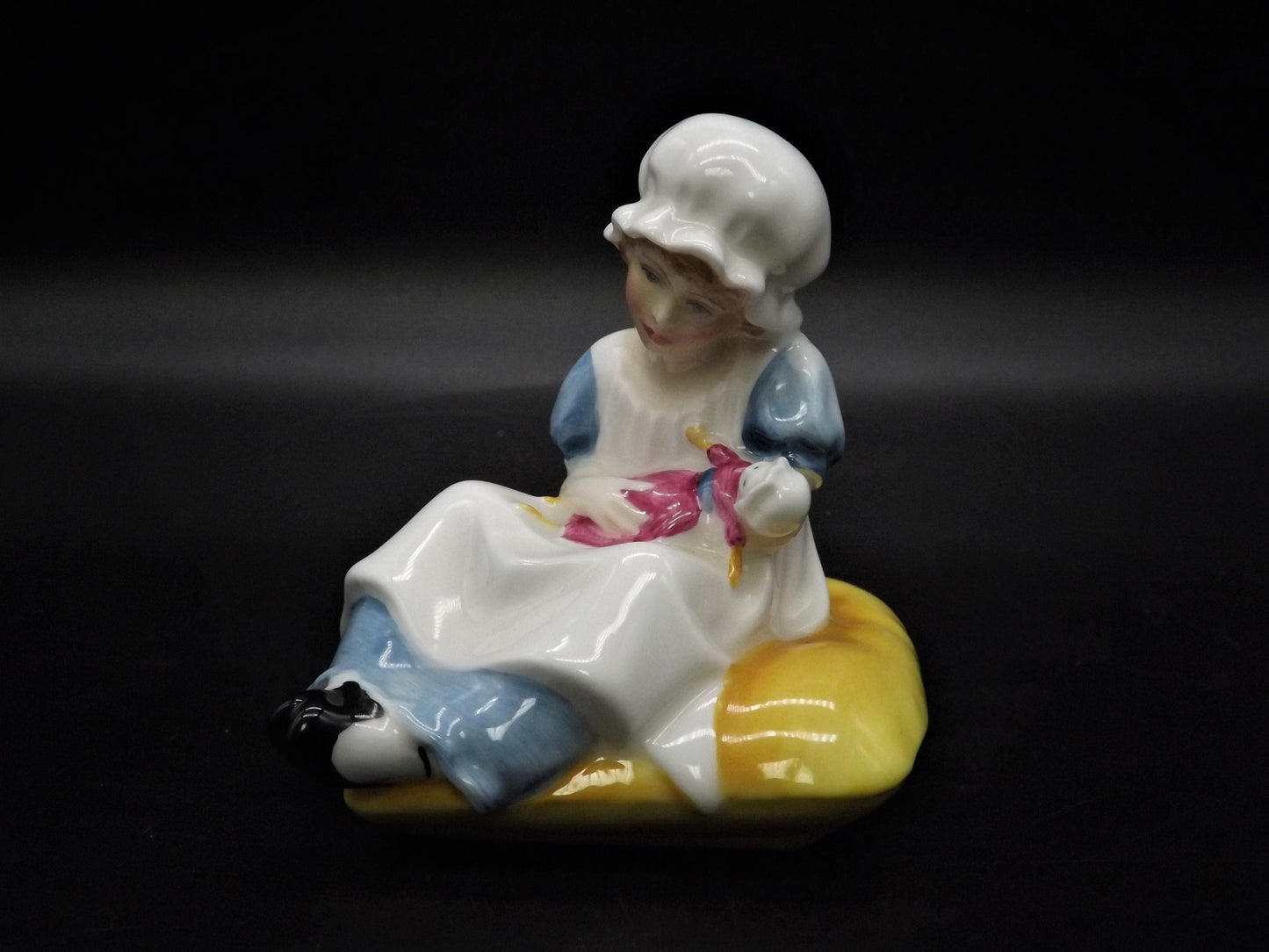 Vintage Royal Doulton Figurine: Ellen HN3020, Kate Greenaway Series