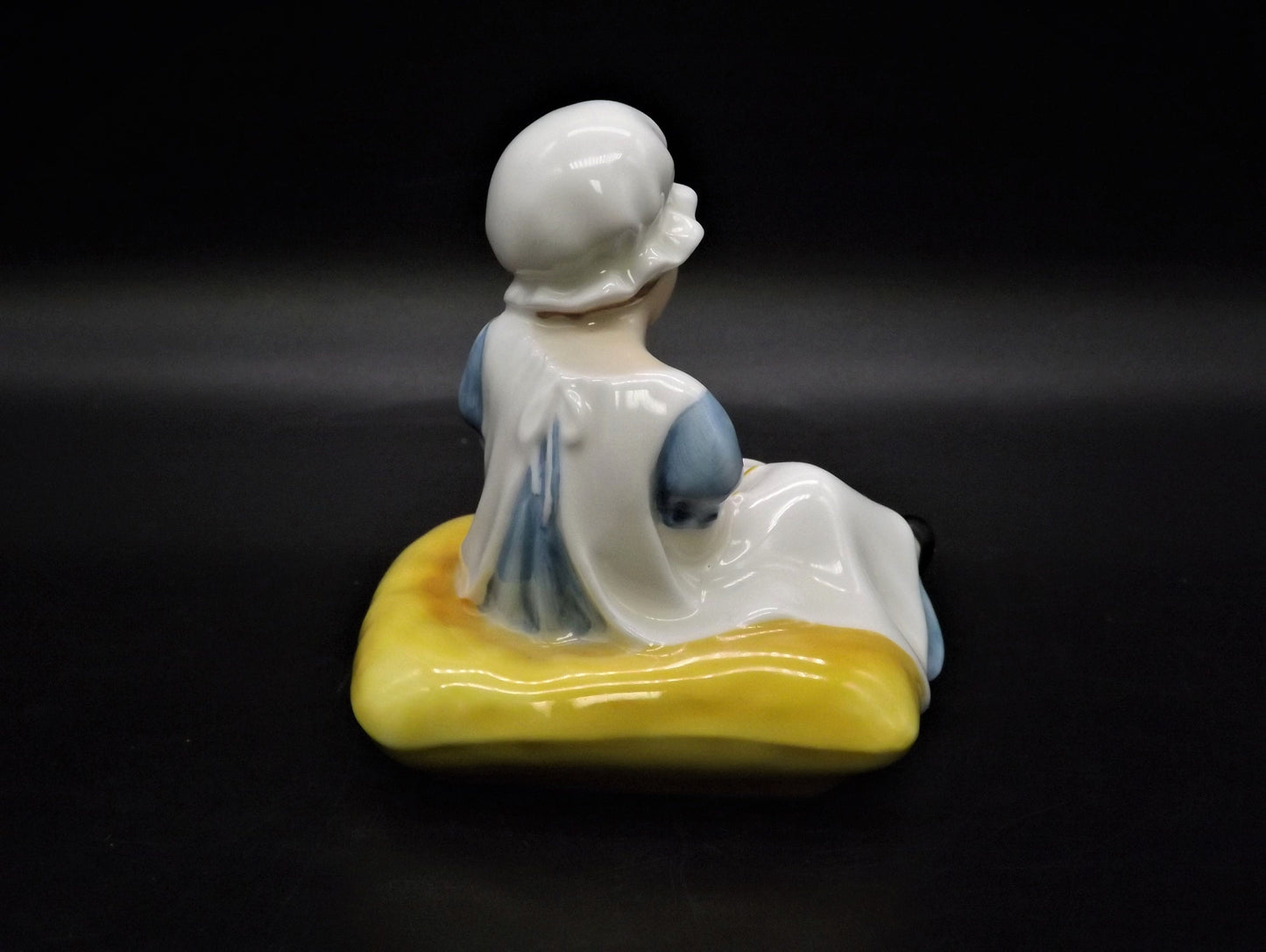 Vintage Royal Doulton Figurine: Ellen HN3020, Kate Greenaway Series