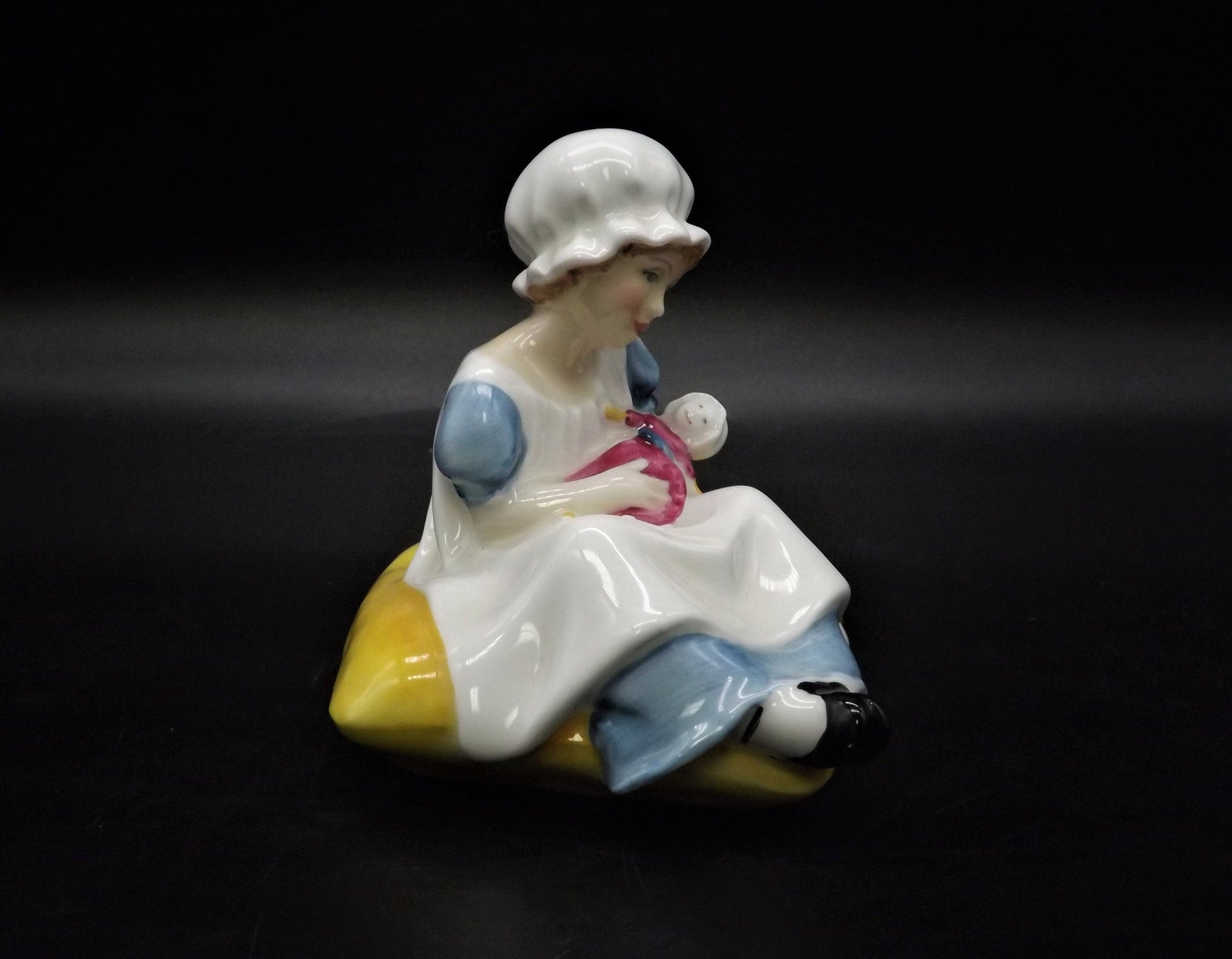 Vintage Royal Doulton Figurine: Ellen HN3020, Kate Greenaway Series