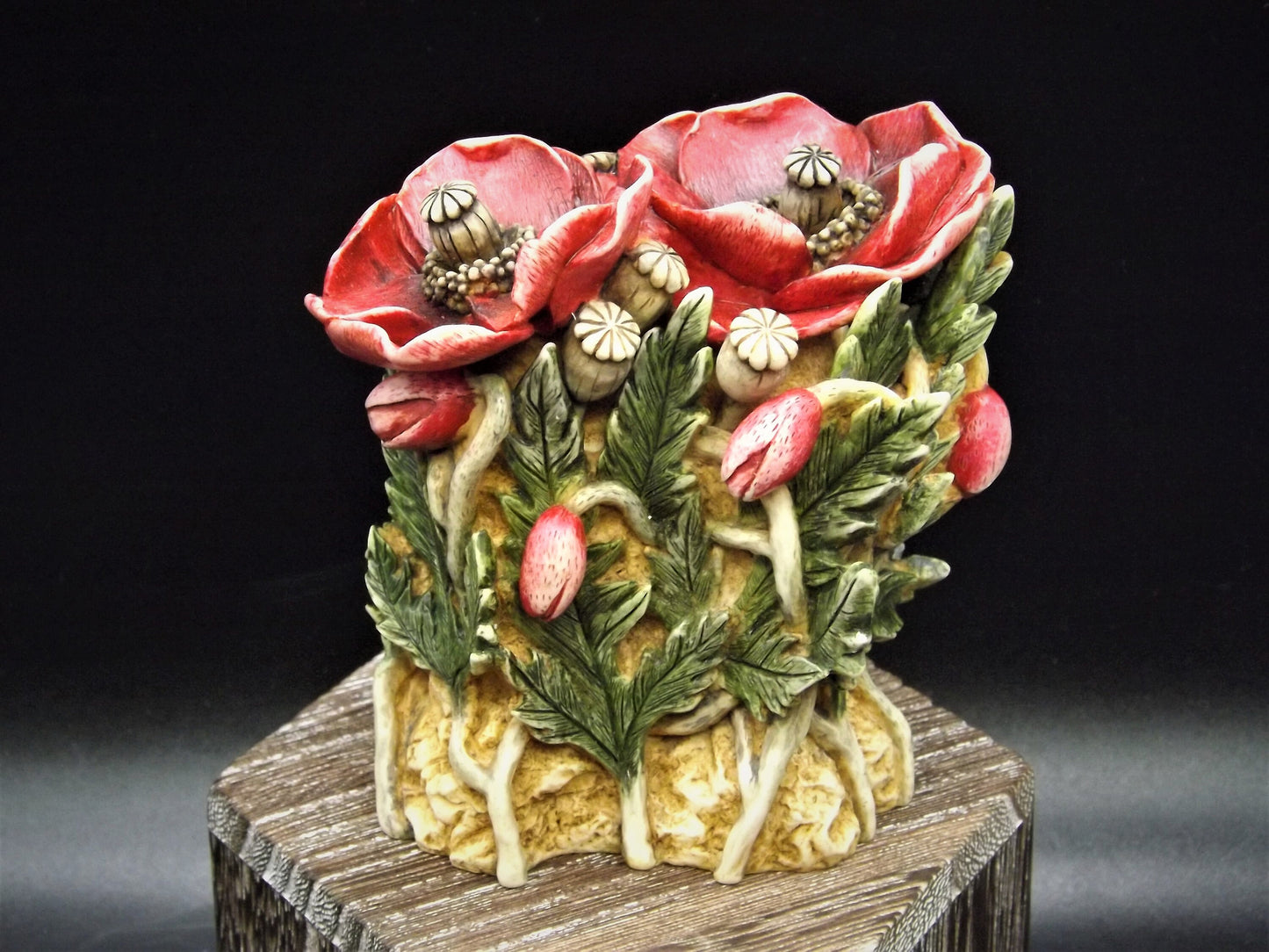 Retired Harmony Kingdom Poppy Figurine: Lord Byron's Harmony Garden, 1999