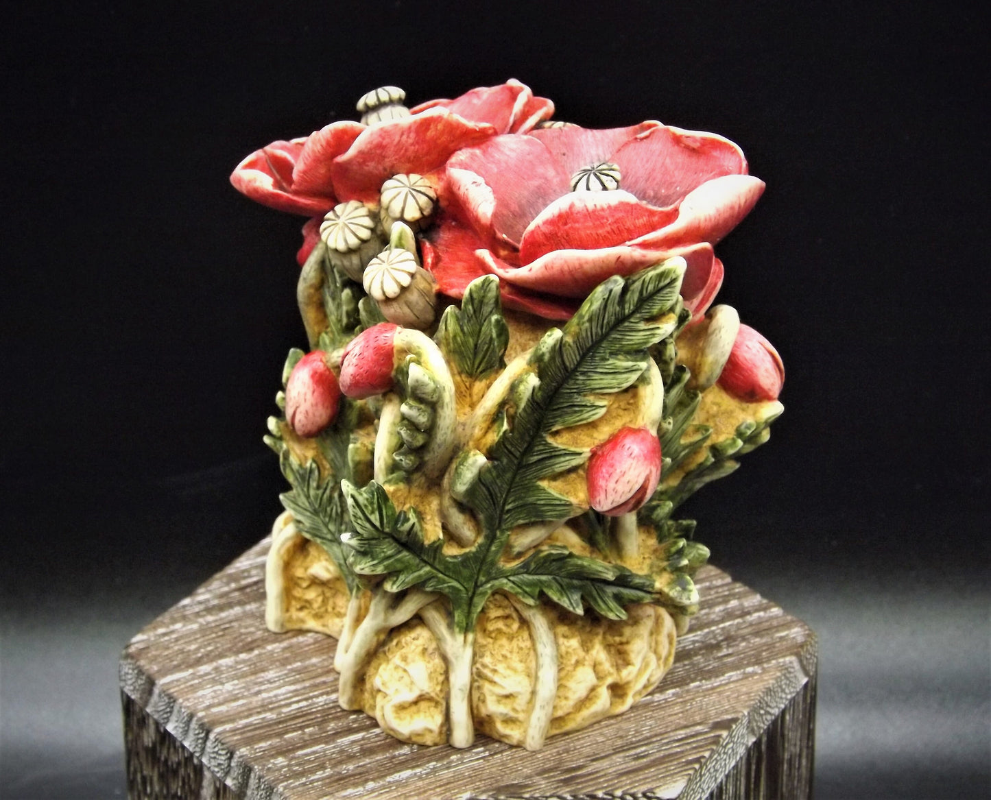 Retired Harmony Kingdom Poppy Figurine: Lord Byron's Harmony Garden, 1999