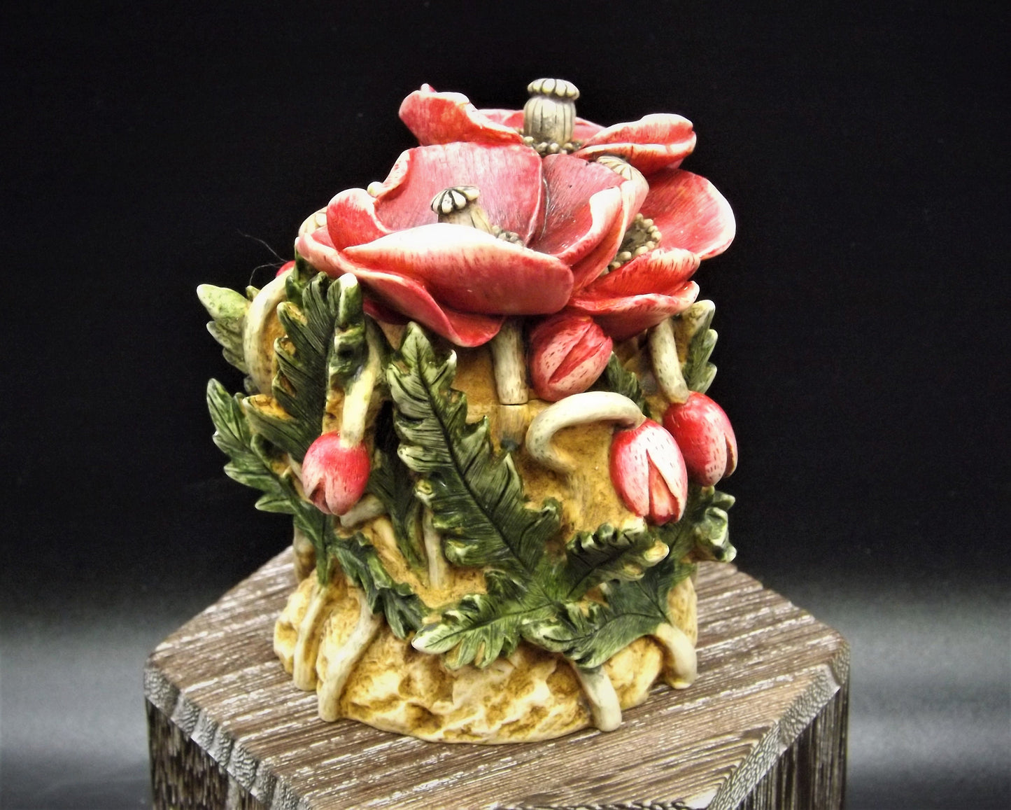 Retired Harmony Kingdom Poppy Figurine: Lord Byron's Harmony Garden, 1999