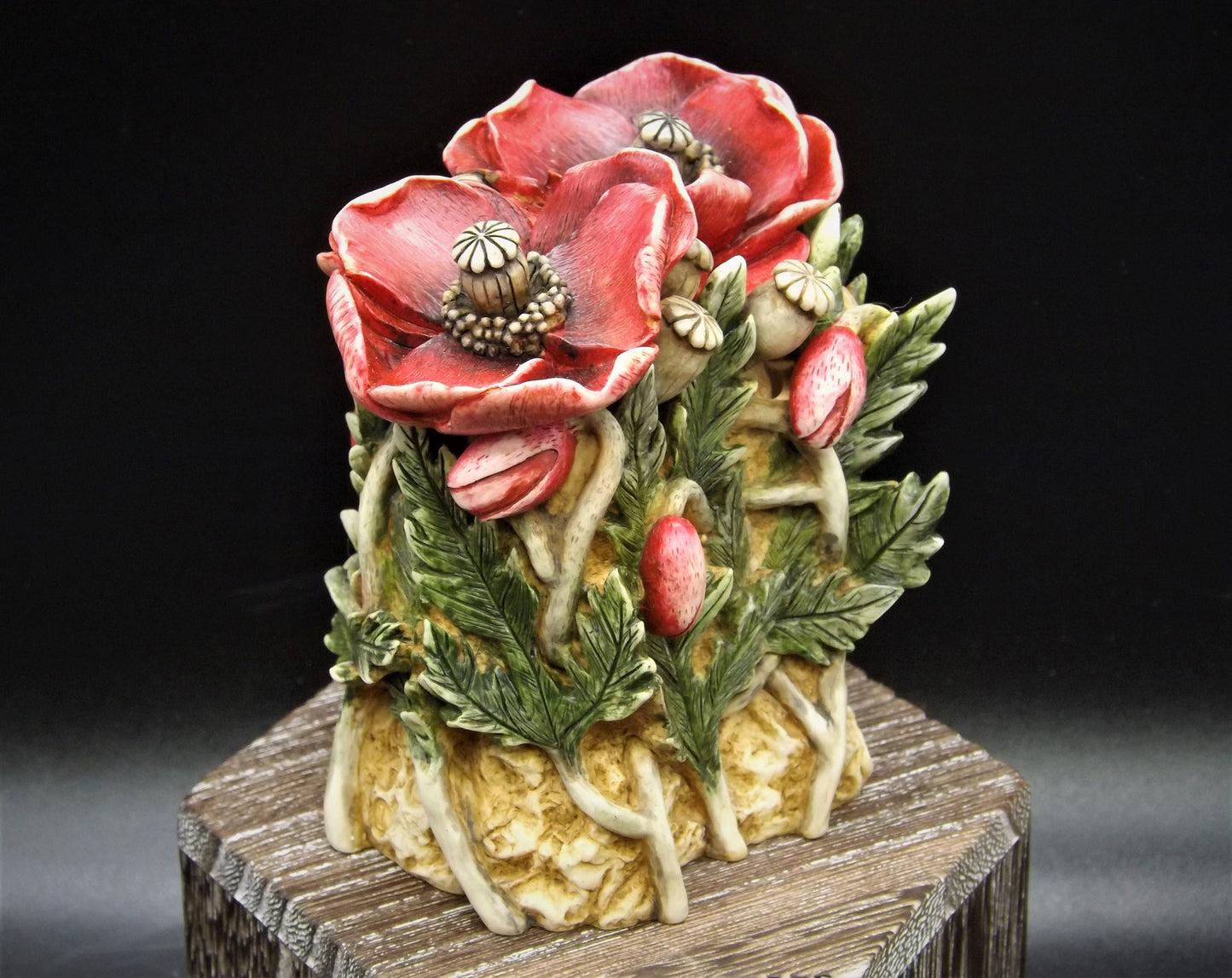 Retired Harmony Kingdom Poppy Figurine: Lord Byron's Harmony Garden, 1999