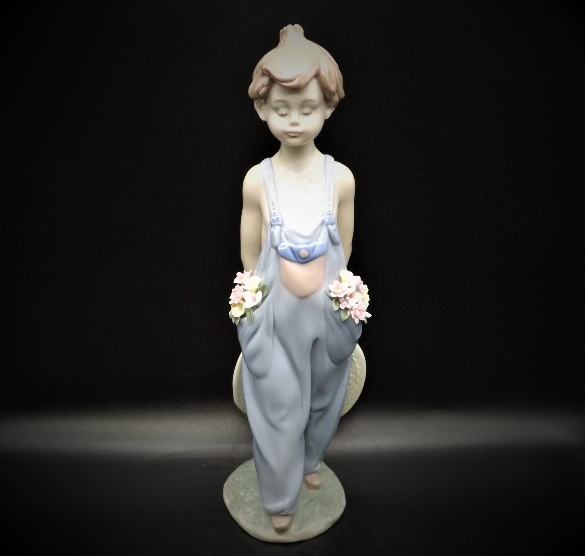 Vintage Lladro Figurine: "Pocketful of Wishes" Boy with Flowers #7650