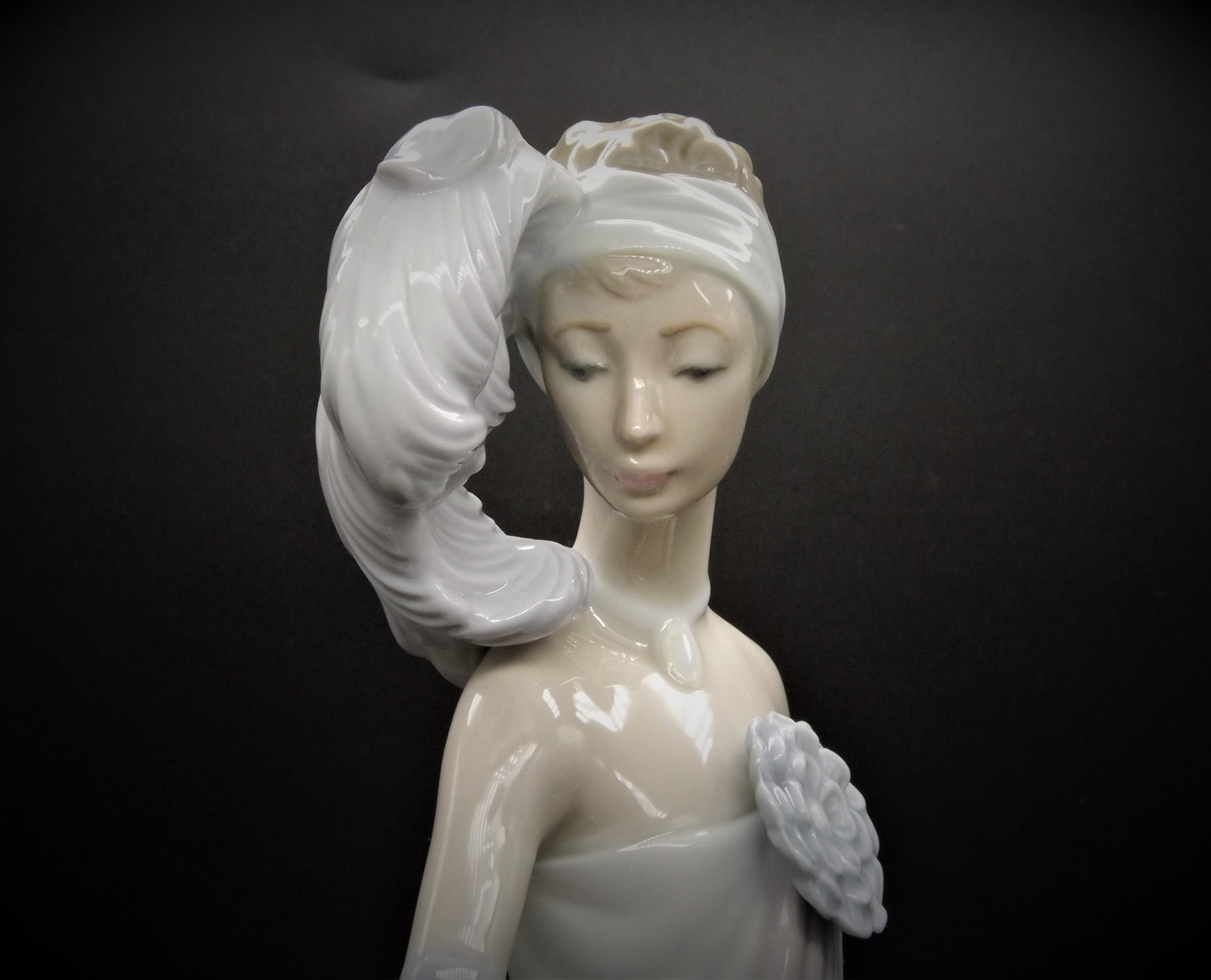 Vintage Lladro Figurine: "Socialite of the 20's" #5283, Original Box