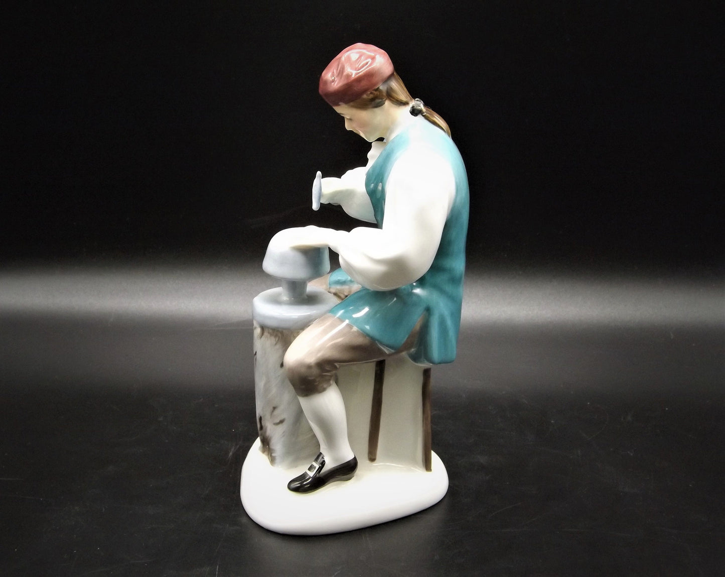 Vintage Royal Doulton Silversmith Figurine: Williamsburg HN2208