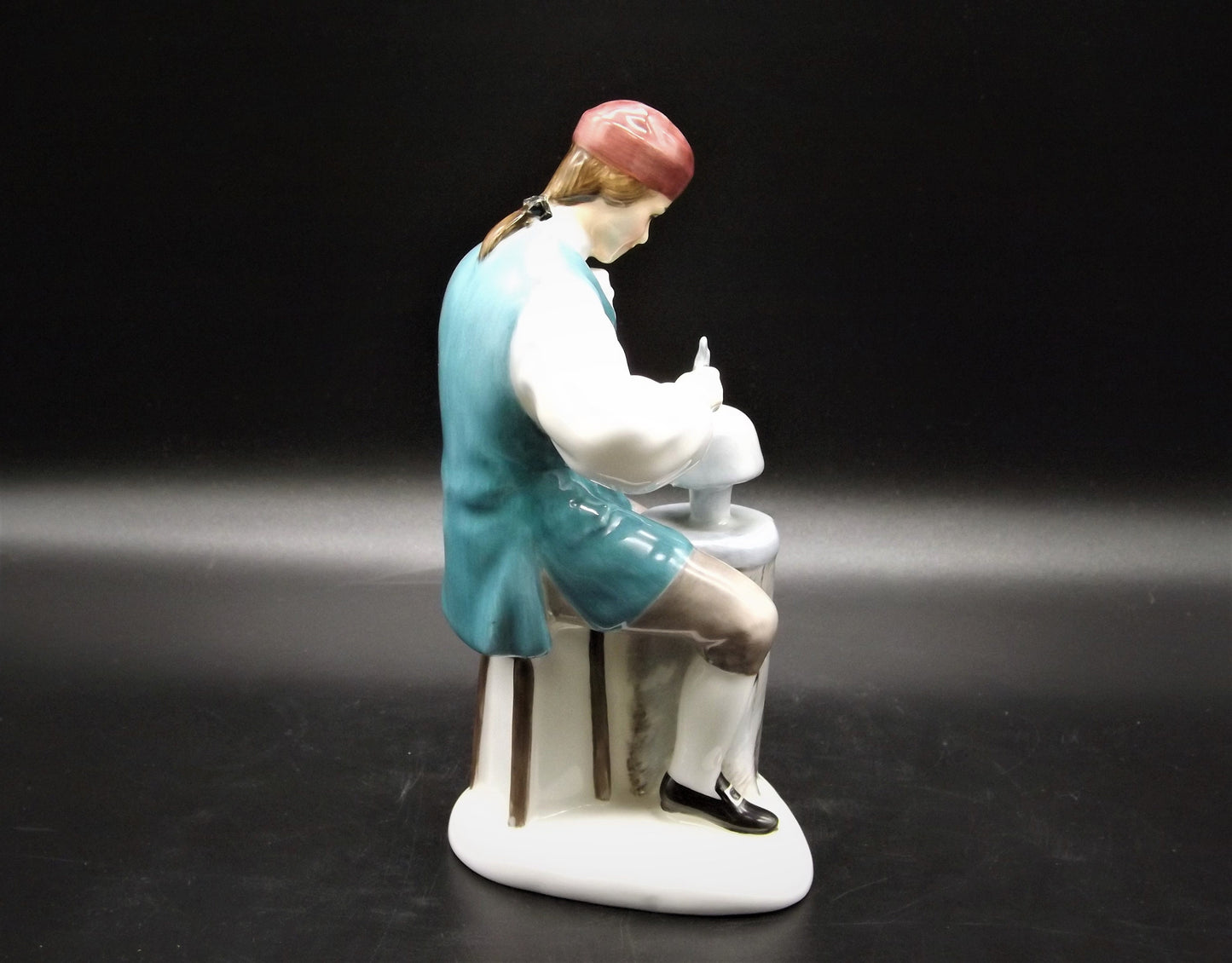 Vintage Royal Doulton Silversmith Figurine: Williamsburg HN2208