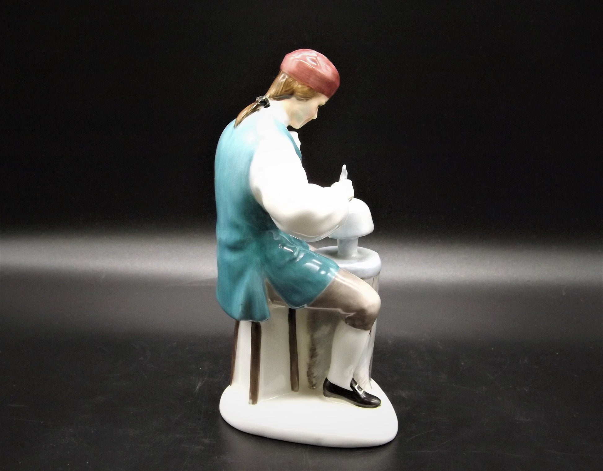 Vintage Royal Doulton Silversmith Figurine: Williamsburg HN2208