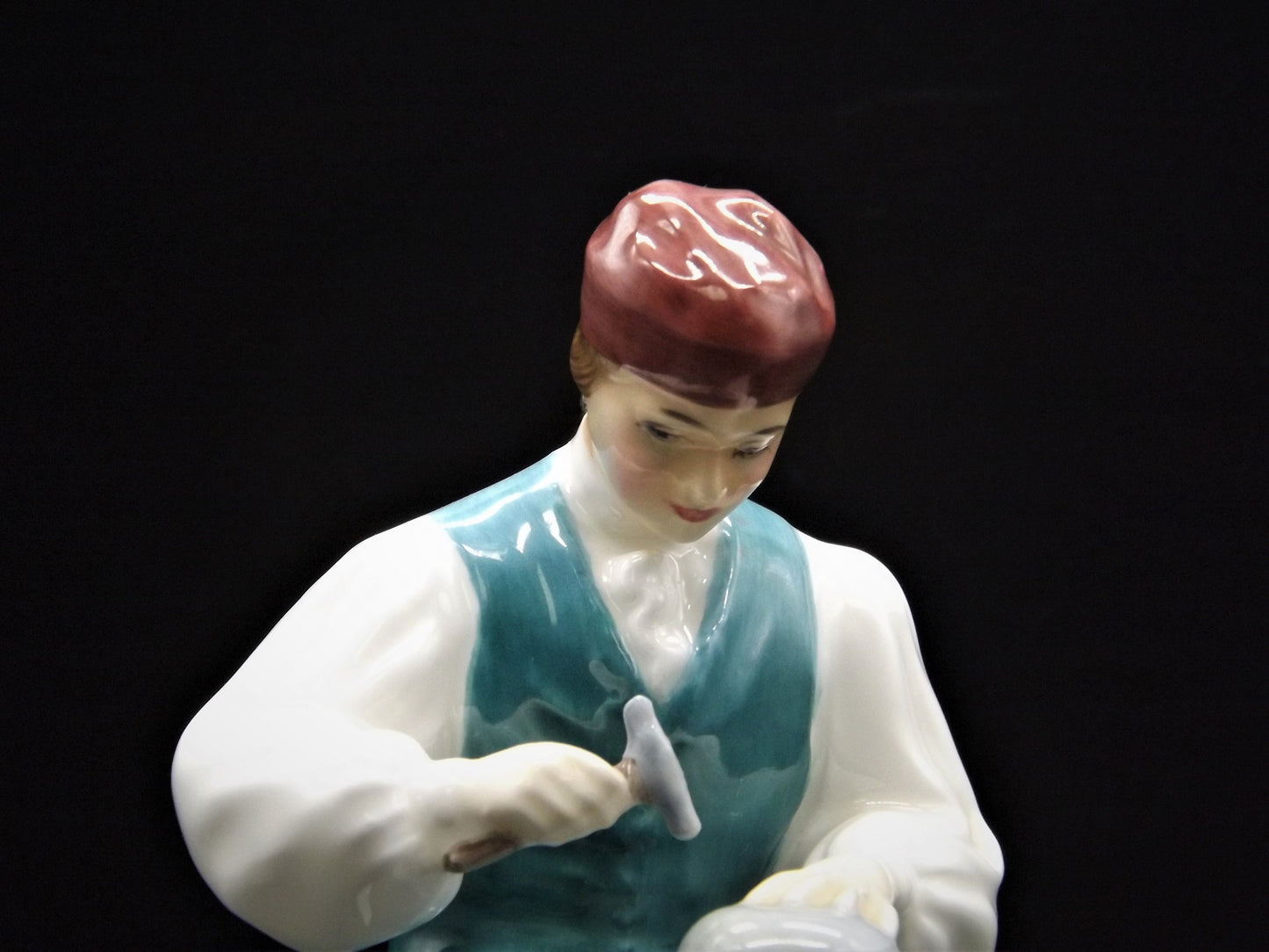 Vintage Royal Doulton Silversmith Figurine: Williamsburg HN2208