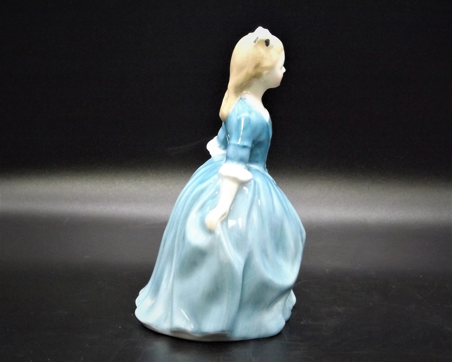 Vintage Royal Doulton Figurine: "A Child from Williamsburg" HN2154