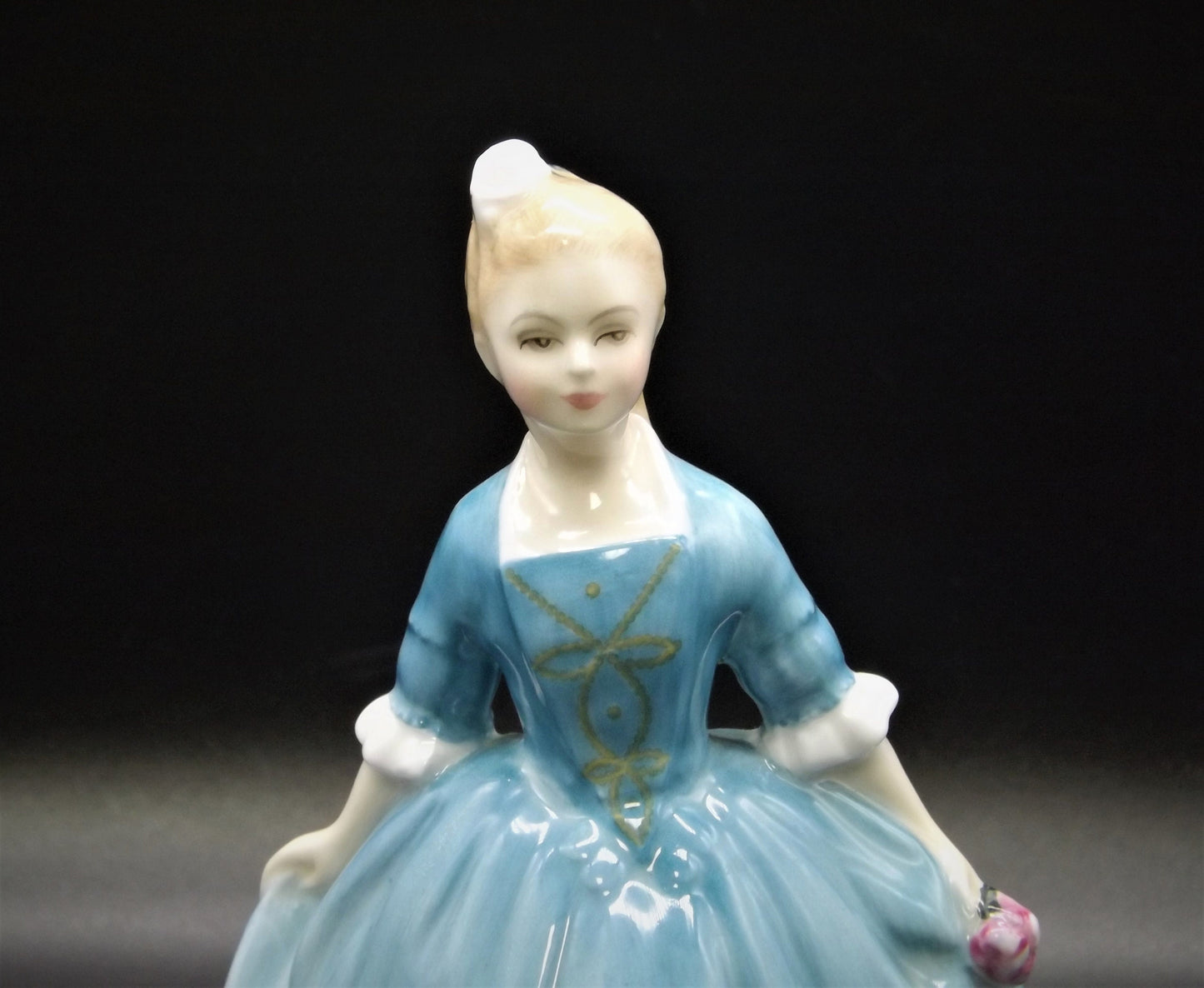 Vintage Royal Doulton Figurine: "A Child from Williamsburg" HN2154