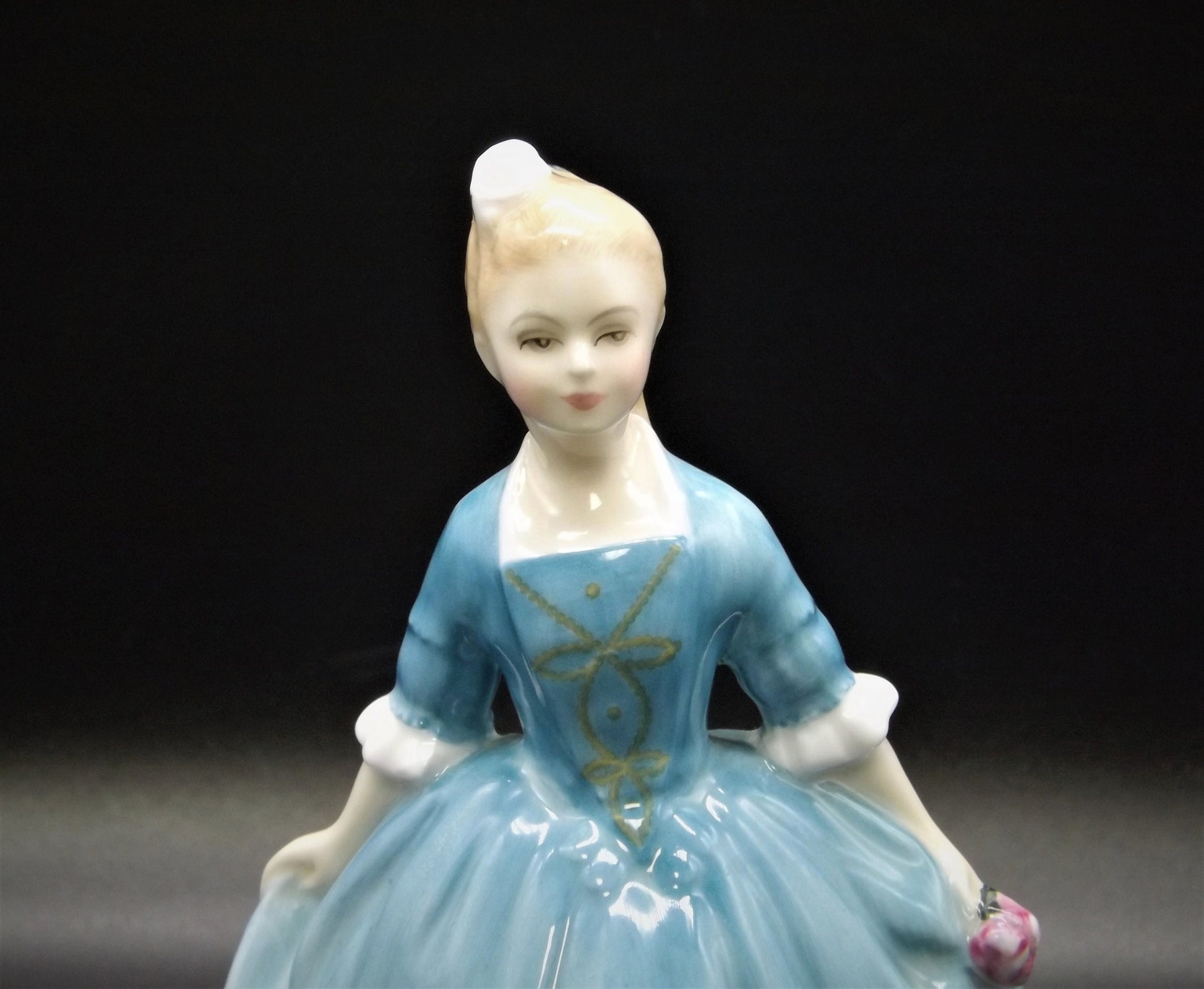 Vintage Royal Doulton Figurine: "A Child from Williamsburg" HN2154