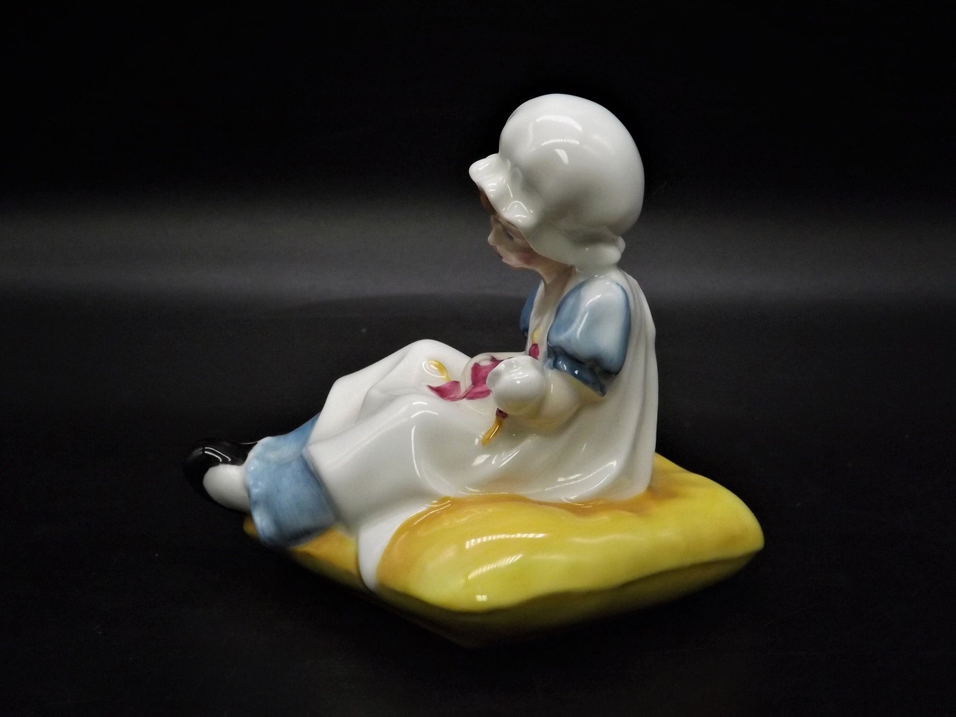 Vintage Royal Doulton Figurine: Ellen HN3020, Kate Greenaway Series