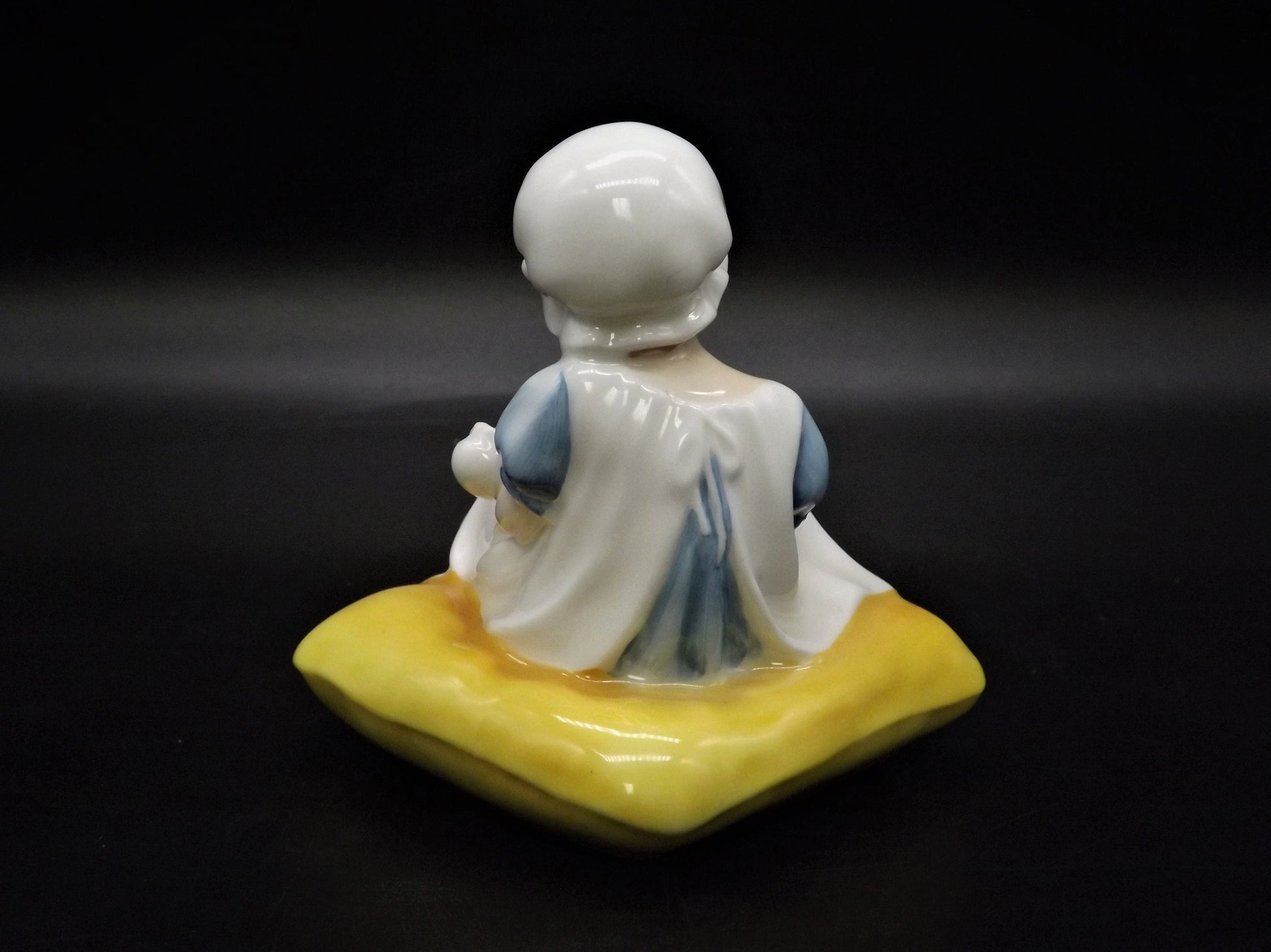 Vintage Royal Doulton Figurine: Ellen HN3020, Kate Greenaway Series