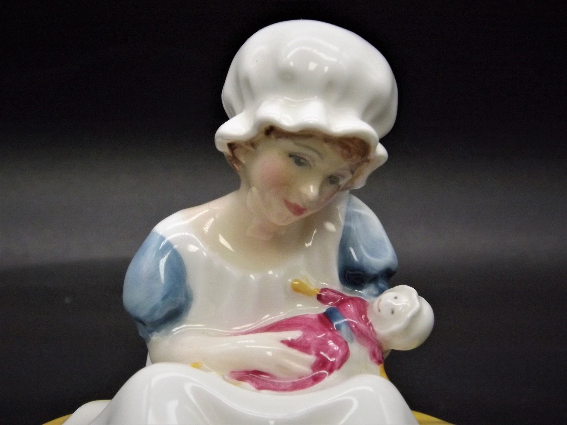 Vintage Royal Doulton Figurine: Ellen HN3020, Kate Greenaway Series