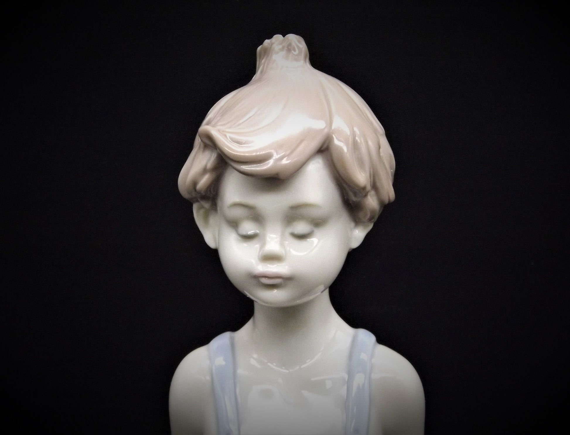 Vintage Lladro Figurine: "Pocketful of Wishes" Boy with Flowers #7650