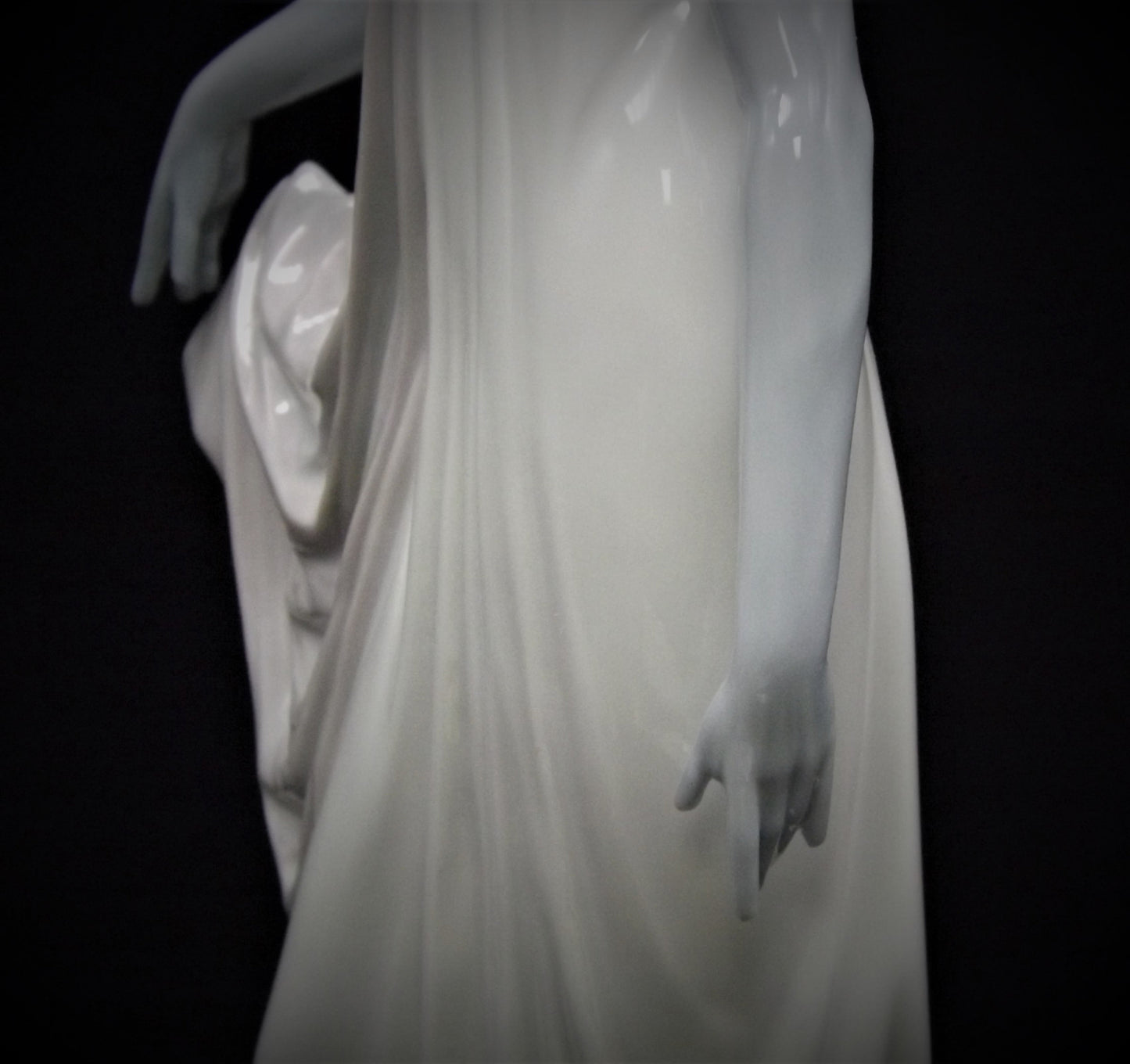 Vintage Lladro Figurine: "Socialite of the 20's" #5283, Original Box