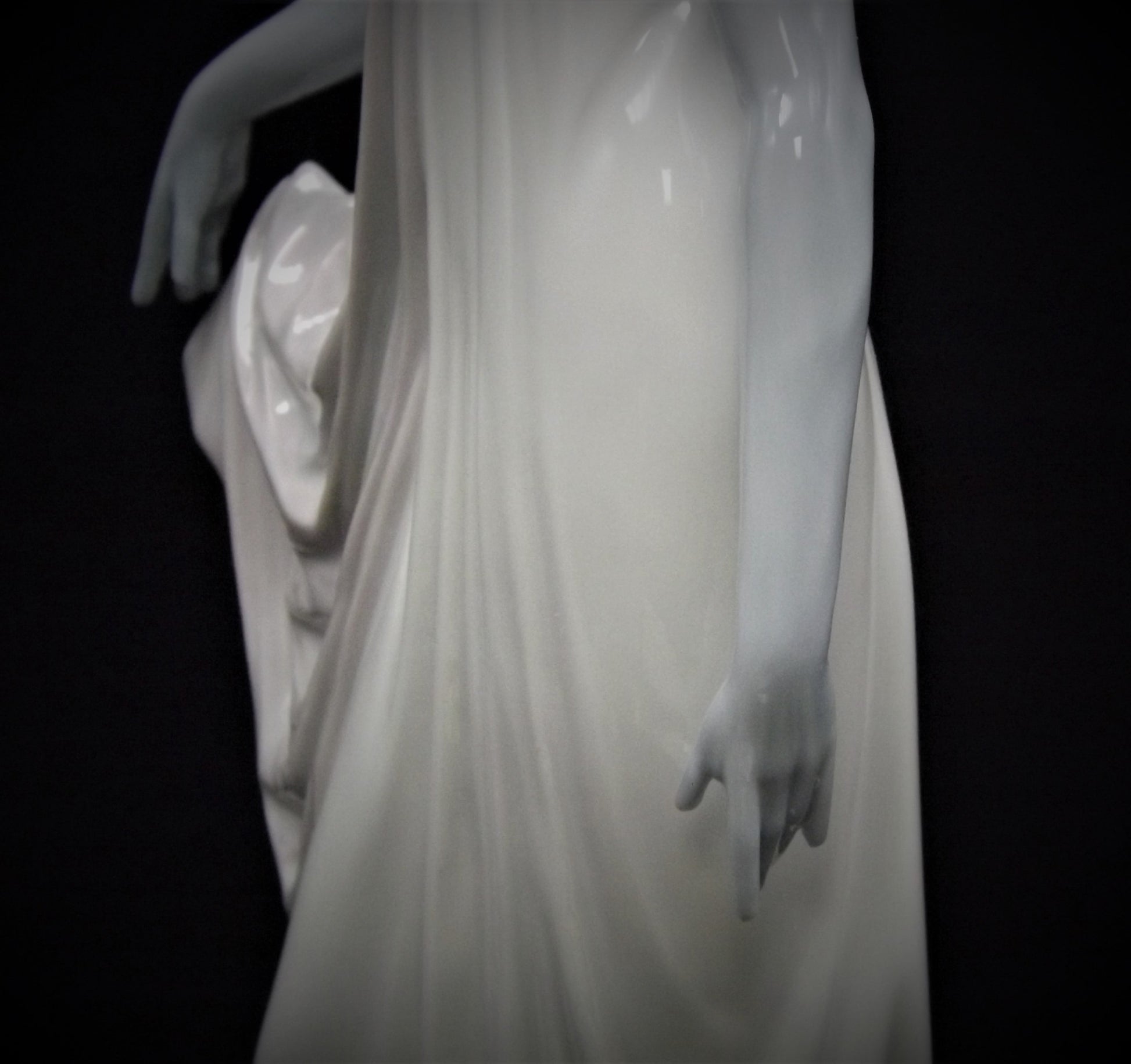 Vintage Lladro Figurine: "Socialite of the 20's" #5283, Original Box