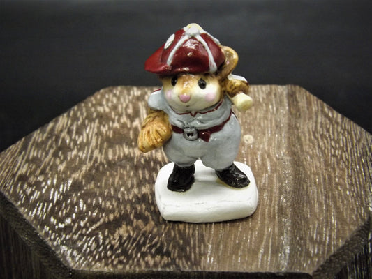 Vintage Wee Forest Folk Baseball Mouse Figurine: Joe Di Mousio, 1989
