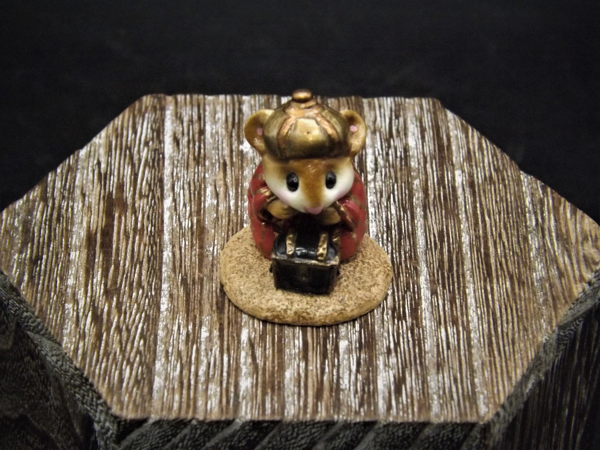 Vintage Wee Forest Folk Mouse Figurine: Wise Man Kneeling, 1987 M-121C