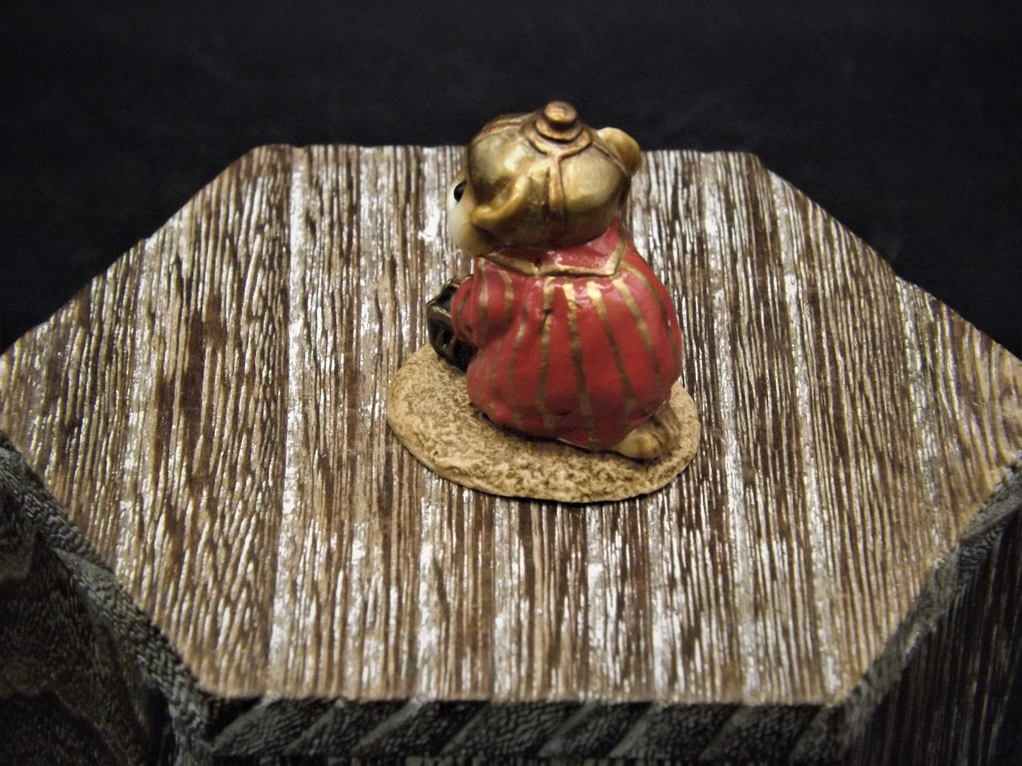 Vintage Wee Forest Folk Mouse Figurine: Wise Man Kneeling, 1987 M-121C