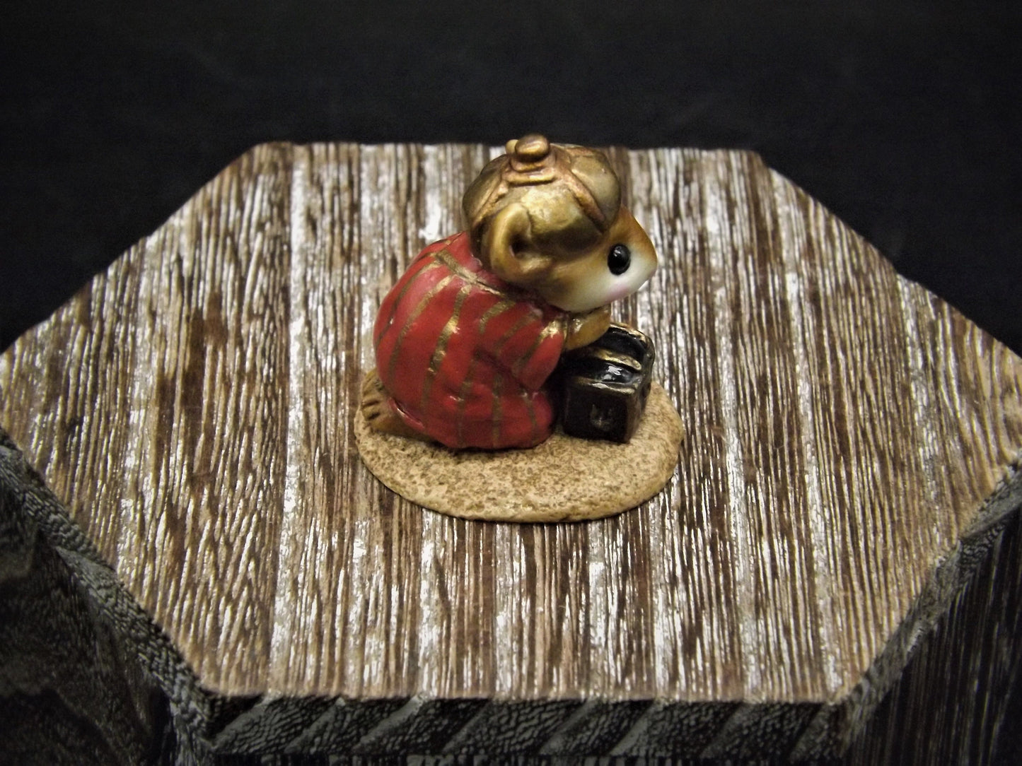 Vintage Wee Forest Folk Mouse Figurine: Wise Man Kneeling, 1987 M-121C