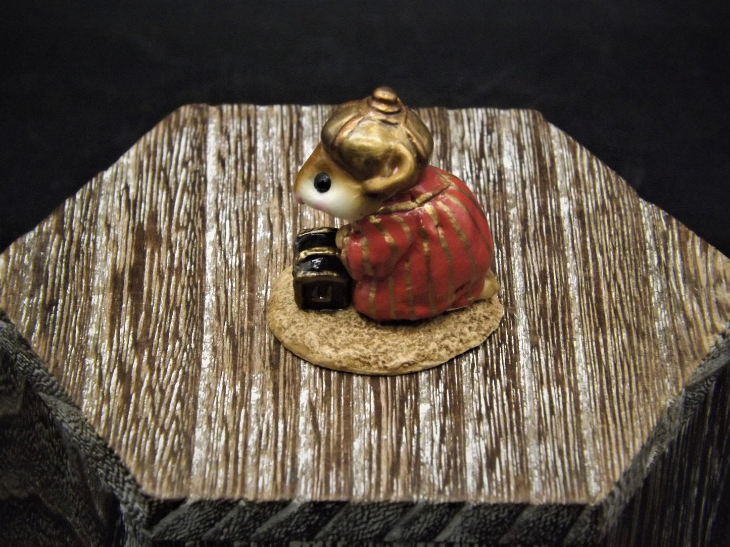 Vintage Wee Forest Folk Mouse Figurine: Wise Man Kneeling, 1987 M-121C