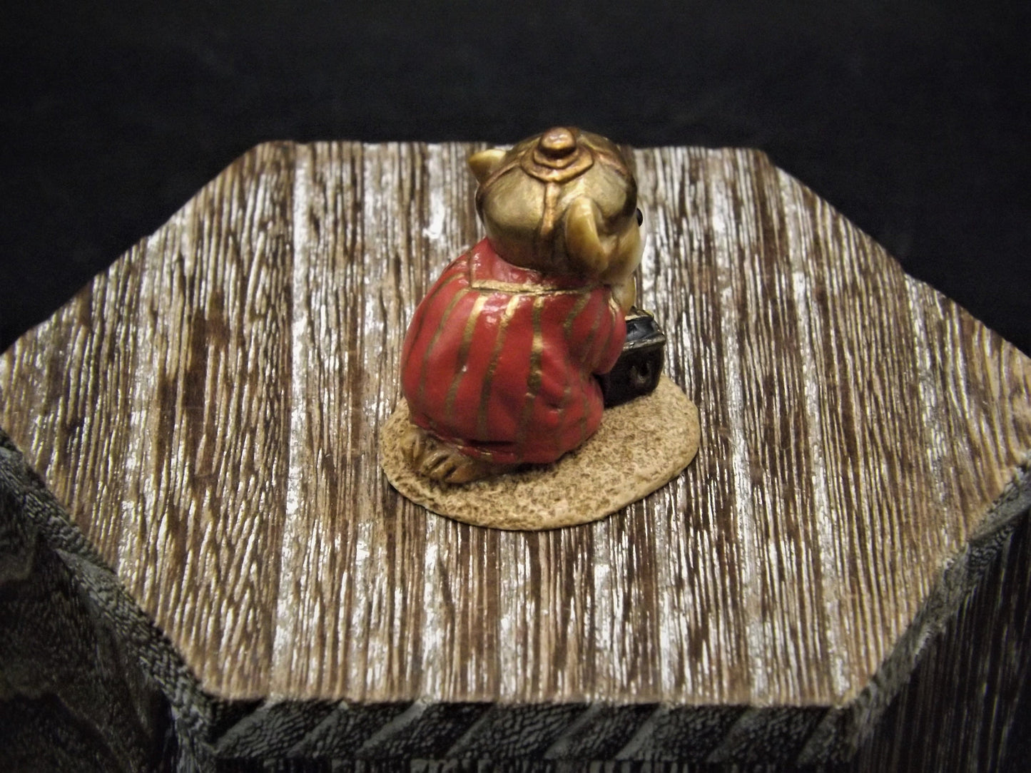Vintage Wee Forest Folk Mouse Figurine: Wise Man Kneeling, 1987 M-121C
