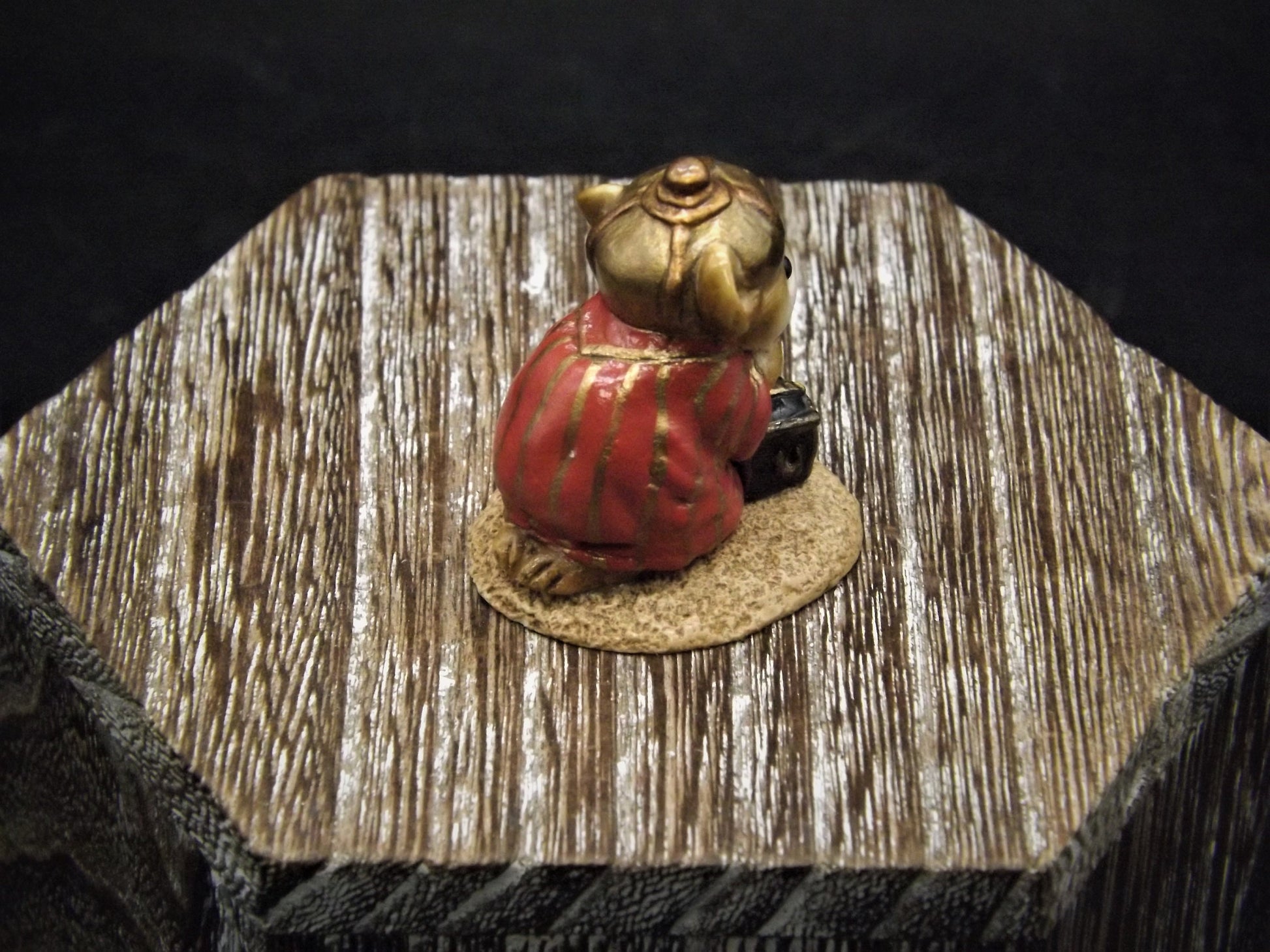 Vintage Wee Forest Folk Mouse Figurine: Wise Man Kneeling, 1987 M-121C
