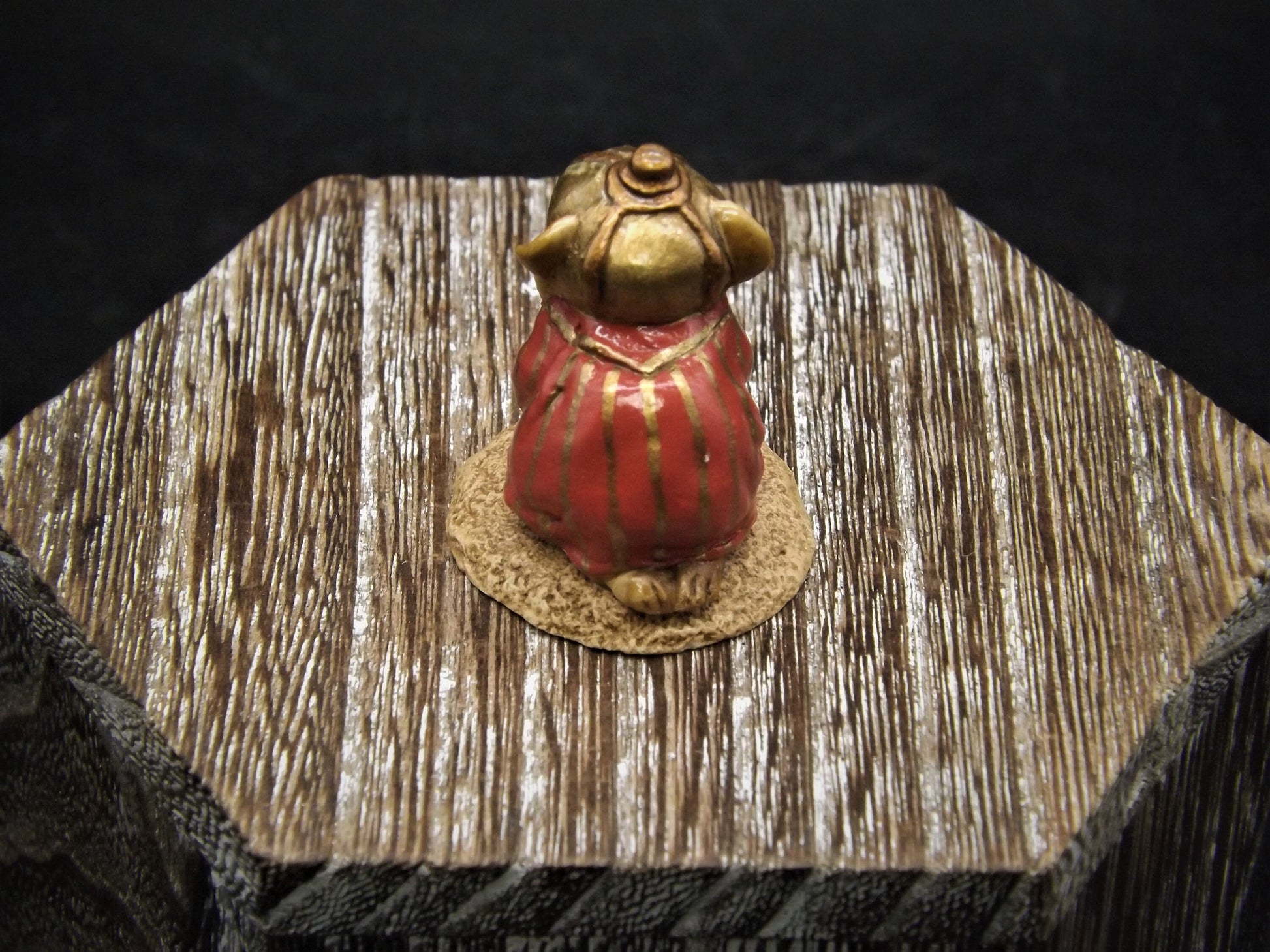 Vintage Wee Forest Folk Mouse Figurine: Wise Man Kneeling, 1987 M-121C