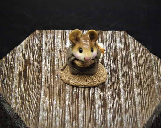 Vintage Wee Forest Folk Figurine: Shepard Kneeling Mouse, 1987 M-122A