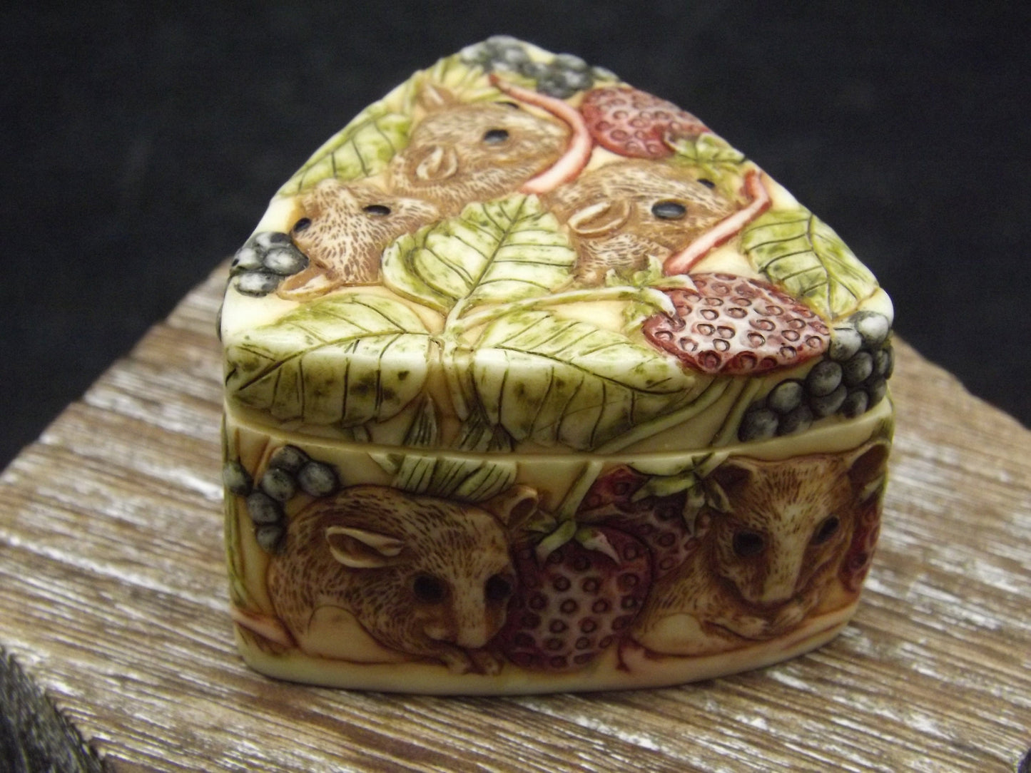 Harmony Kingdom Jardinia "Strawberry Fields" Trinket Box with Box