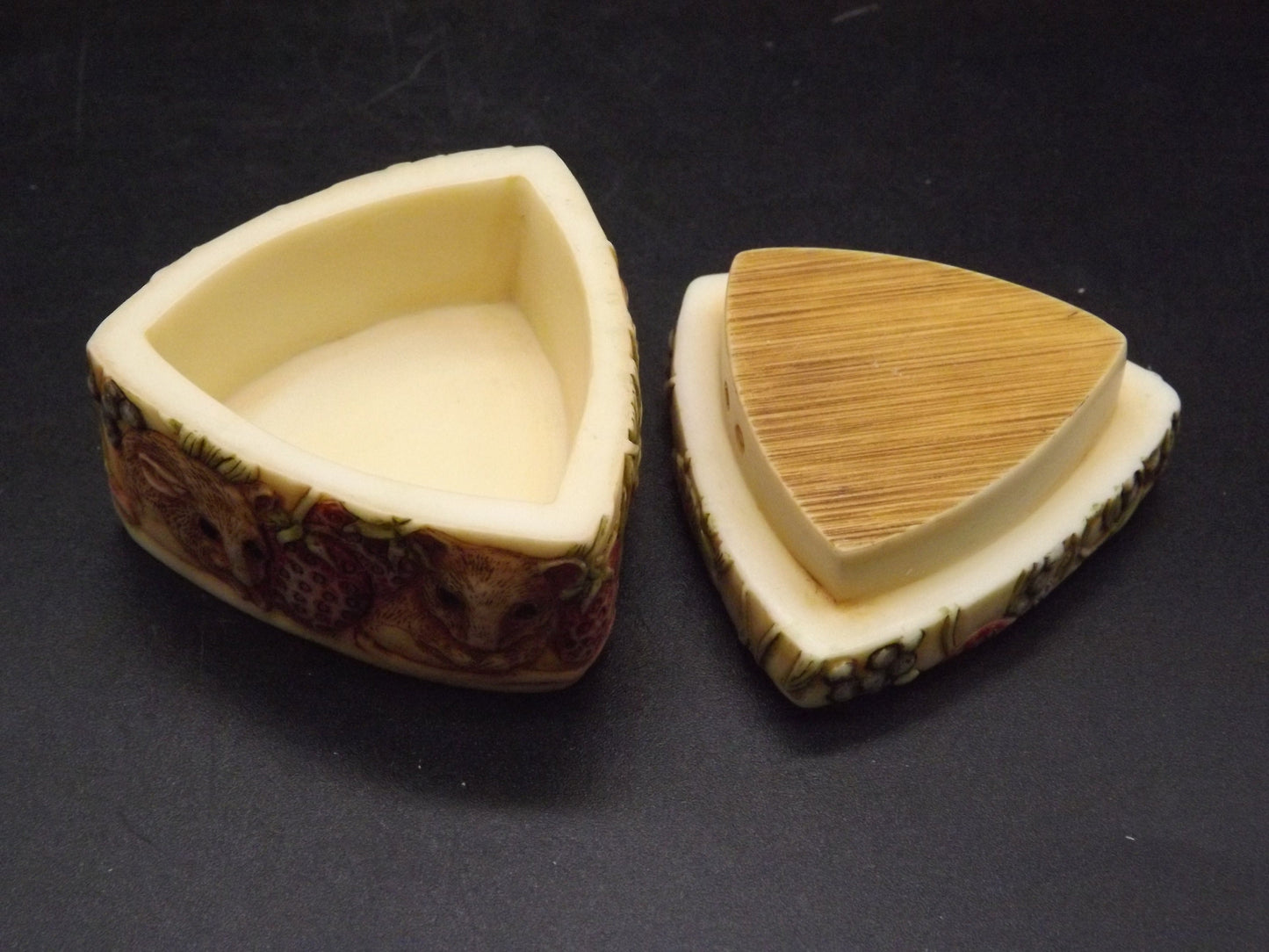 Harmony Kingdom Jardinia "Strawberry Fields" Trinket Box with Box