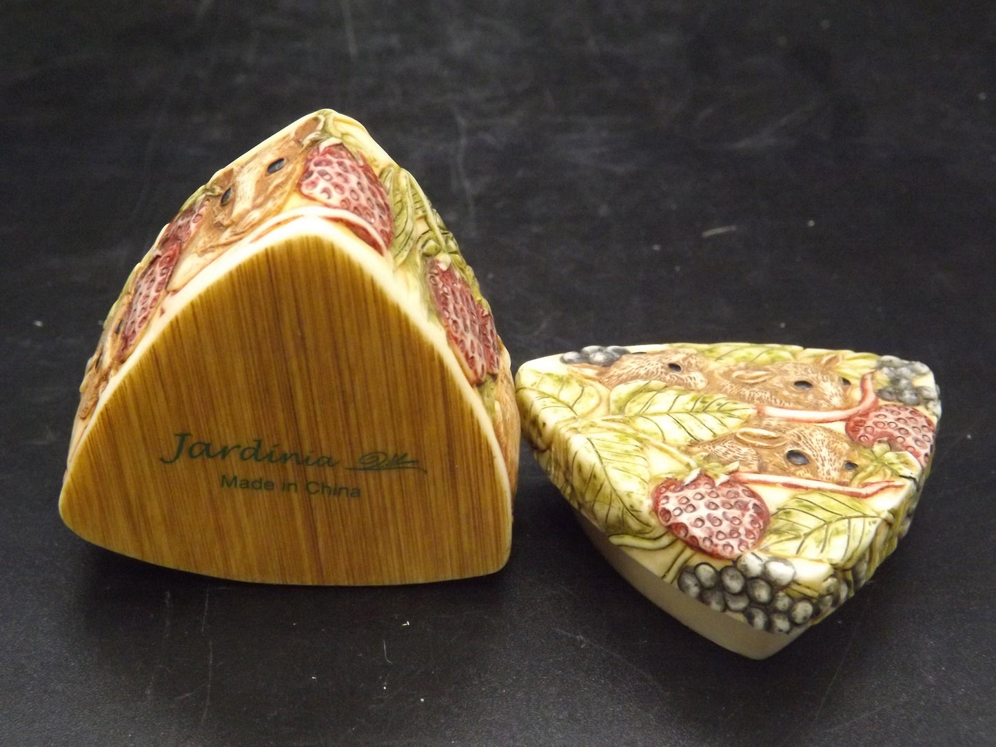 Harmony Kingdom Jardinia "Strawberry Fields" Trinket Box with Box