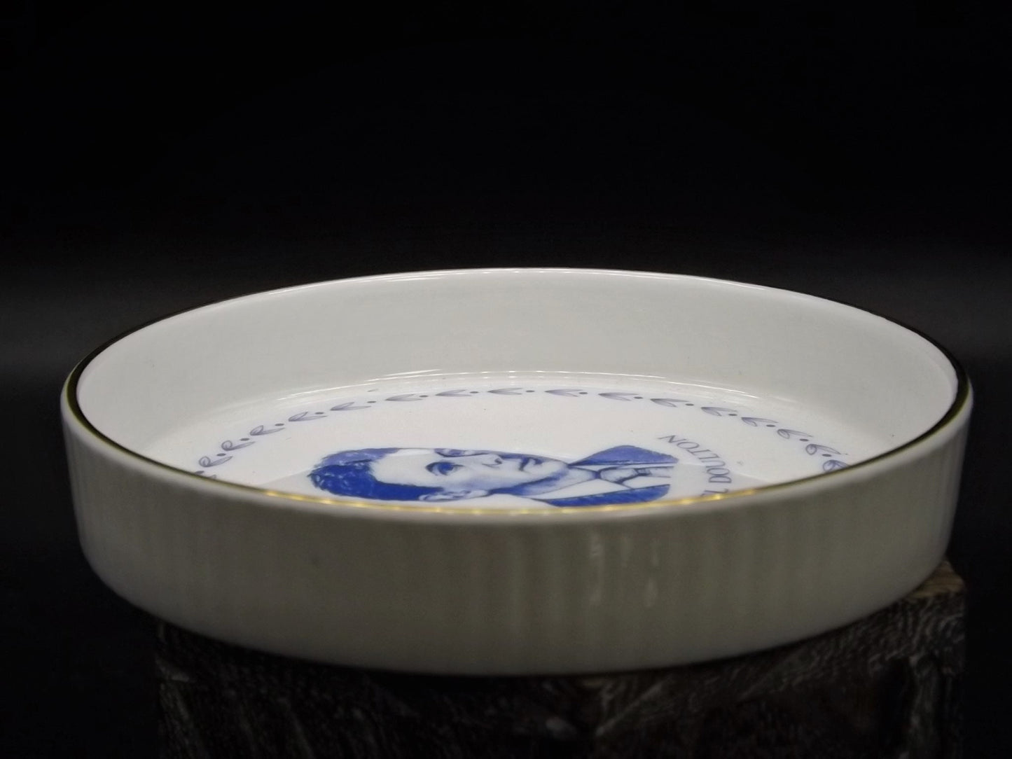 Rare Royal Doulton silhouette of Michael Doulton on a trinket dish or ash tray. Hand signed and dated 1988, complete with box. Excellent