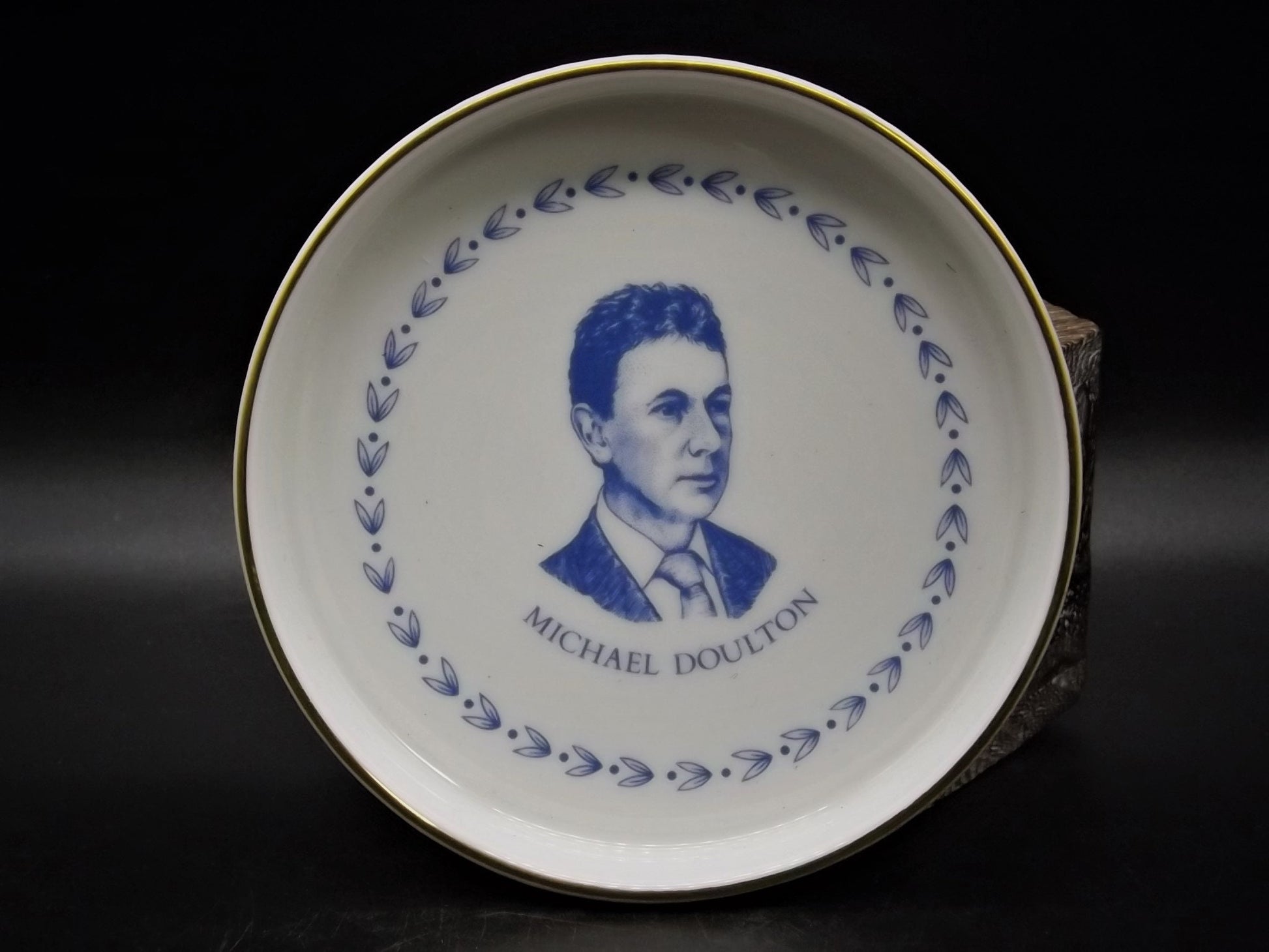 Rare Royal Doulton silhouette of Michael Doulton on a trinket dish or ash tray. Hand signed and dated 1988, complete with box. Excellent